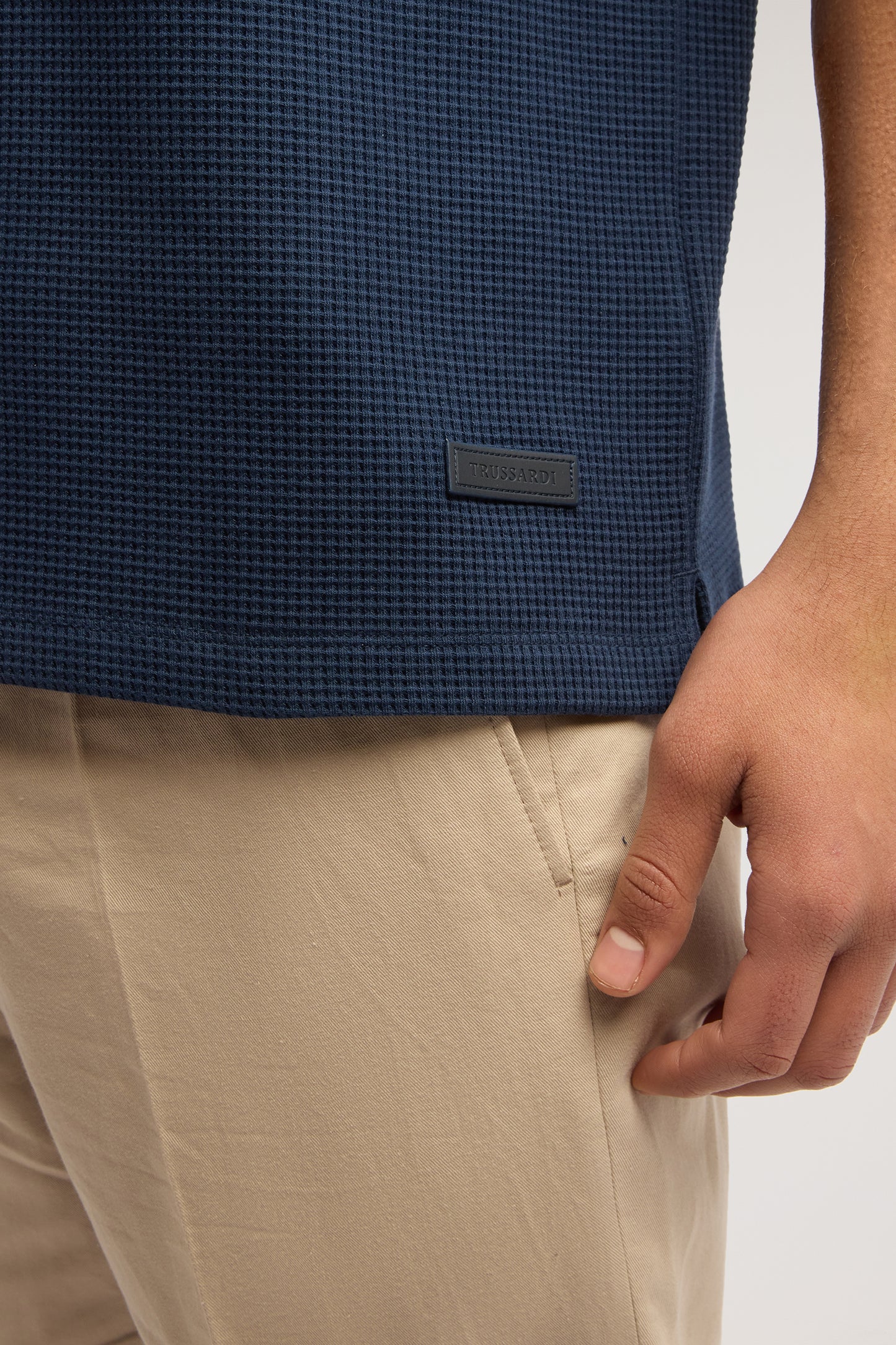 Polo in jersey effetto waffle 3|76ee31a02f1ab09426ba9f4c859eb97d5ca92cda6aa88acd287f341b33d63265