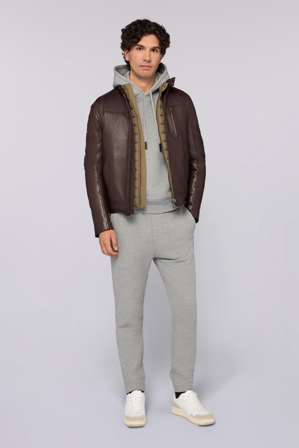 Felpa con cappuccio in jersey con ricamo 4|6a87e78089295fc09229828224ec24645da7c09925e59653e035608dd7d6fd69