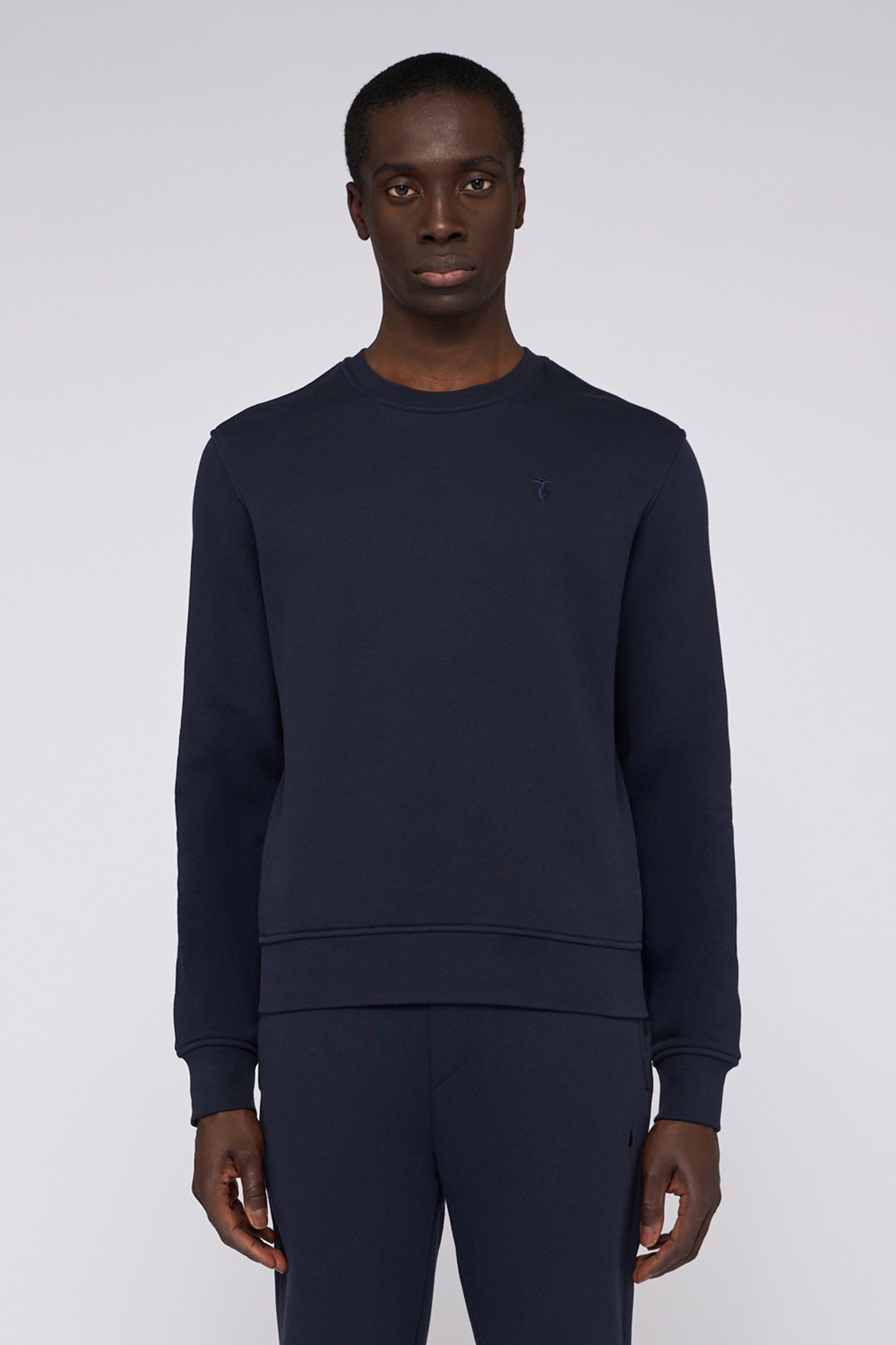 Felpa girocollo in jersey con ricamo 1|13ee6bd93488da8ba2de6362841108266e57f0d7e155b8e30f5f3eb49f5cc45f