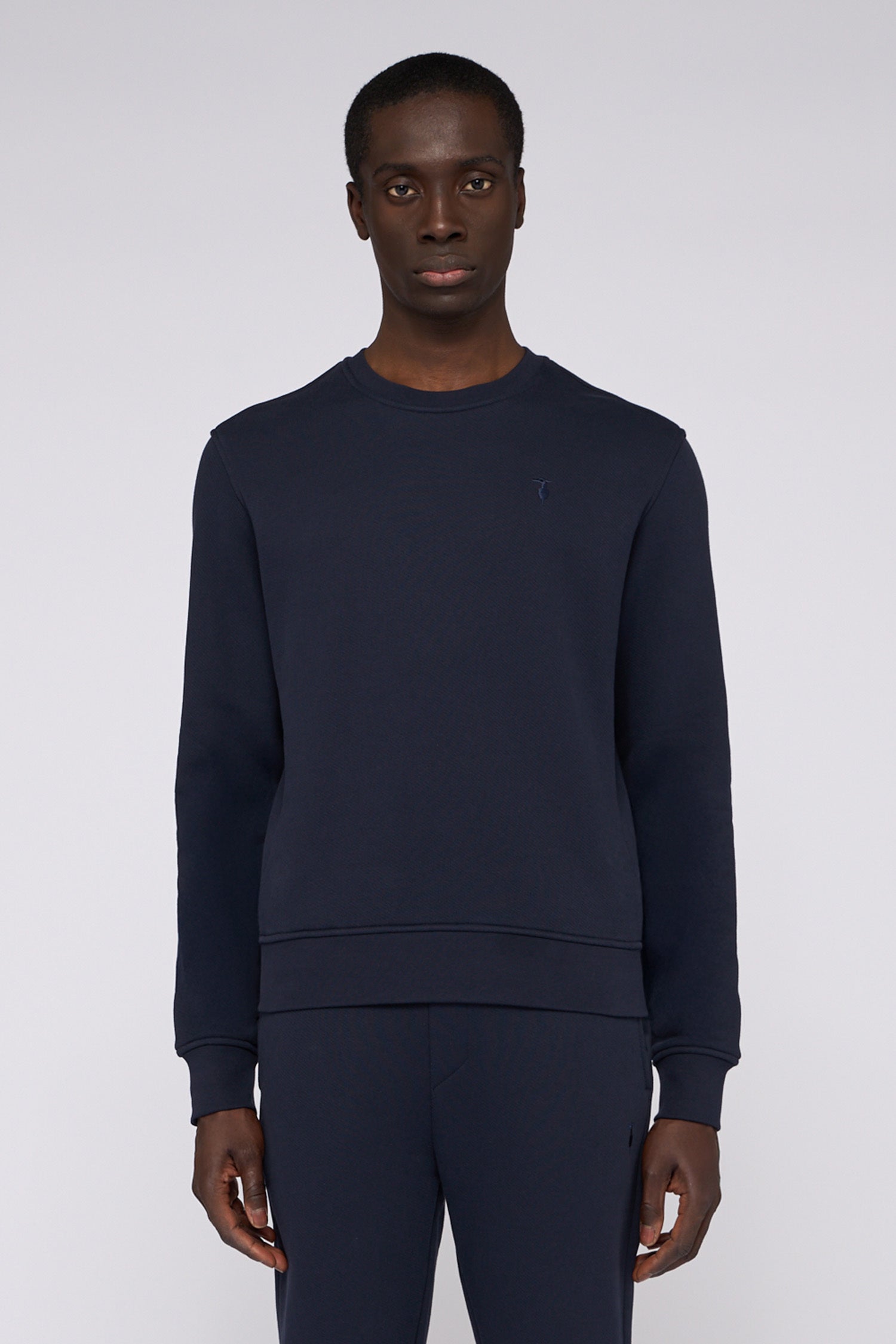 Felpa girocollo in jersey con ricamo 1|13ee6bd93488da8ba2de6362841108266e57f0d7e155b8e30f5f3eb49f5cc45f