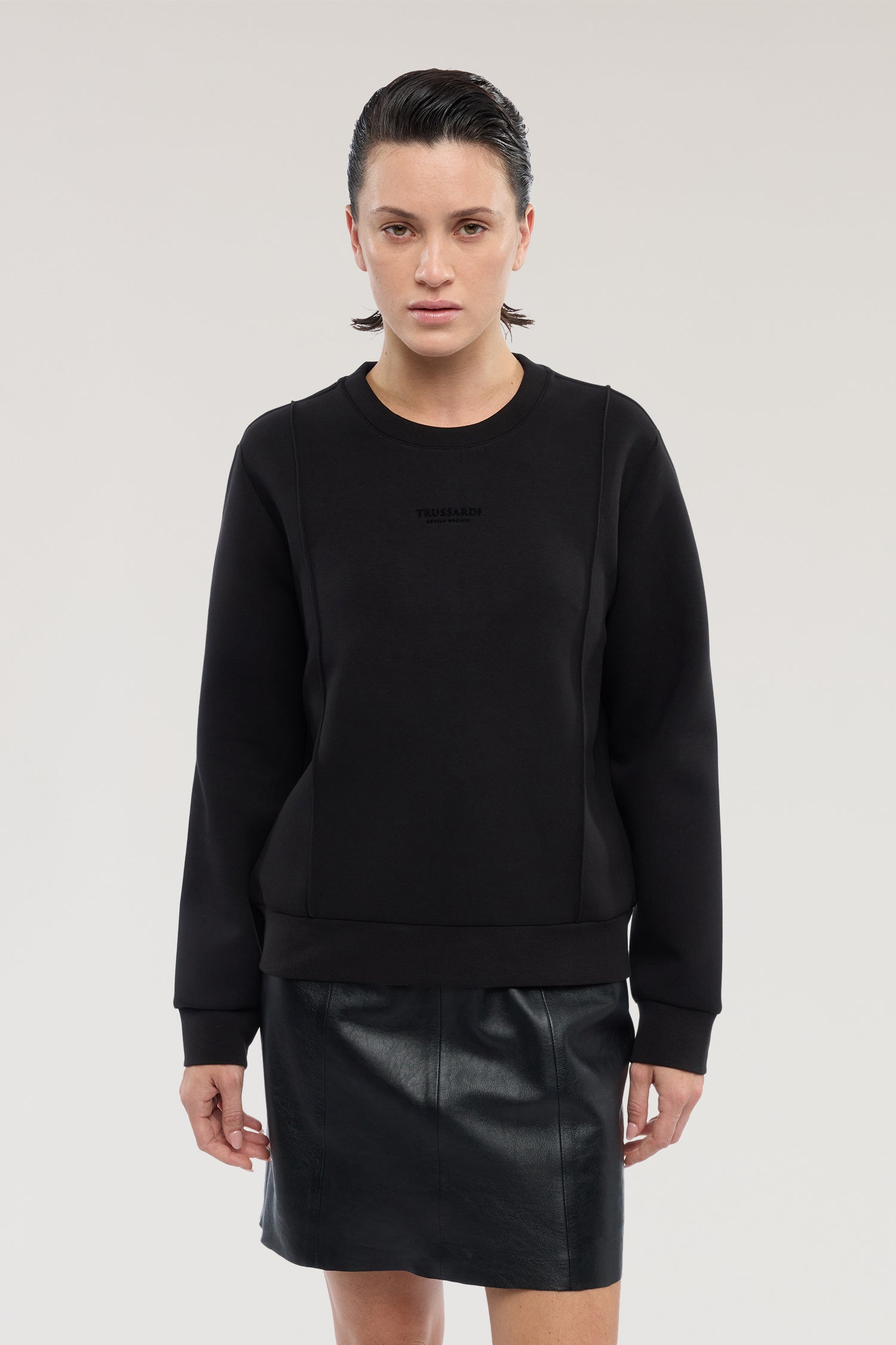 Felpa girocollo in scuba 1|6ff45d1b503a06bc639f18e1bb2bc8c4e7c03d18bee805075ff3980bda5c2c9d