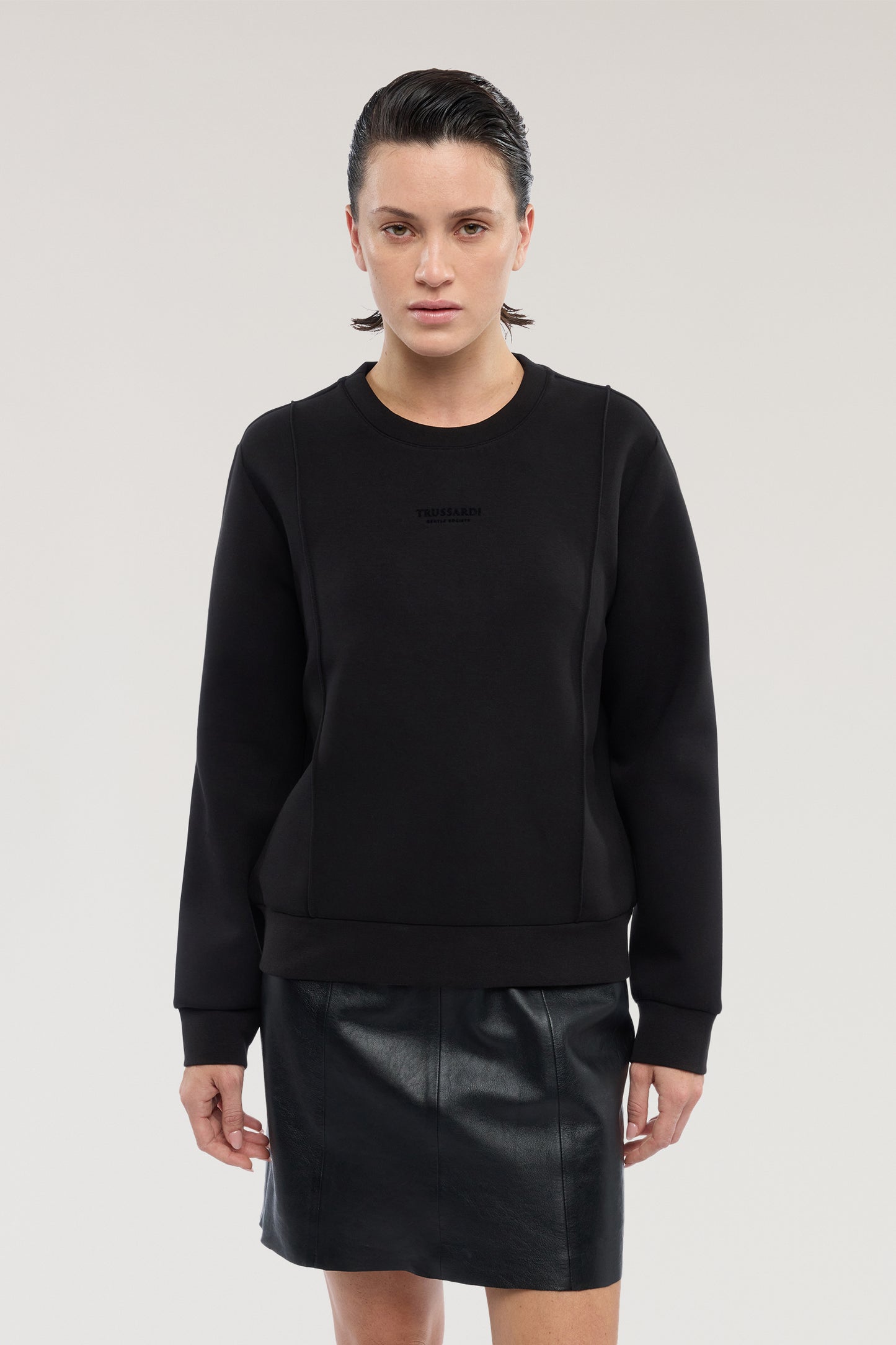 Felpa girocollo in scuba 1|6ff45d1b503a06bc639f18e1bb2bc8c4e7c03d18bee805075ff3980bda5c2c9d