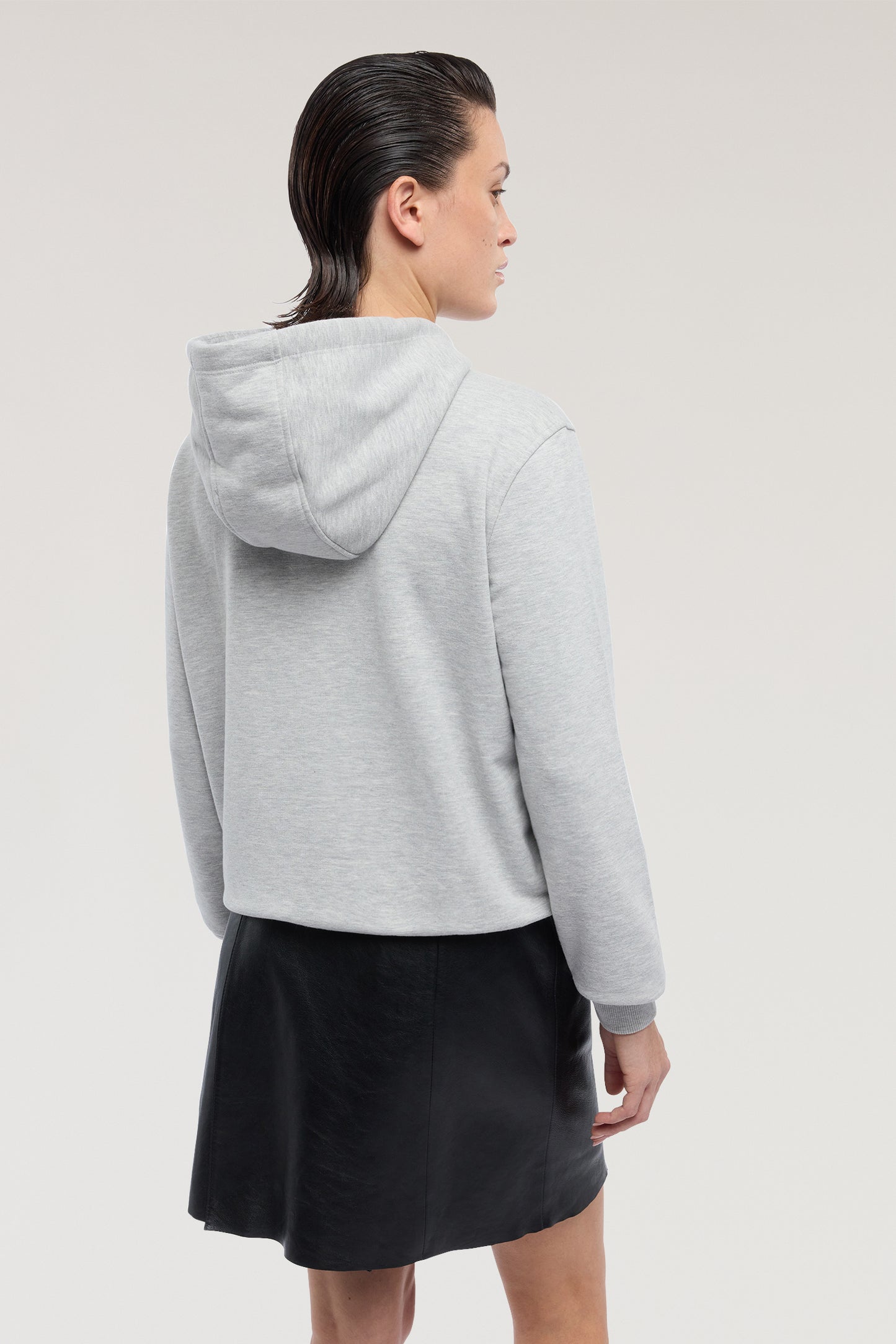 Felpa con cappuccio regular fit con ricamo 2|0d165d8a2e255ee7866fa353e0dd50e6d3a6eadc44c2250ff0c8c289b3345133