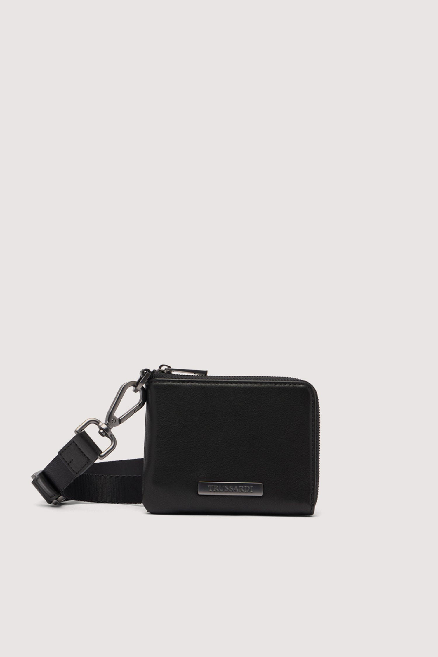 Portacarte Travel con zip e strap in pelle 3|17535621dc72a82f98b6af4b9a76805ba033d79075fa51150b6ff85bd48b9e14