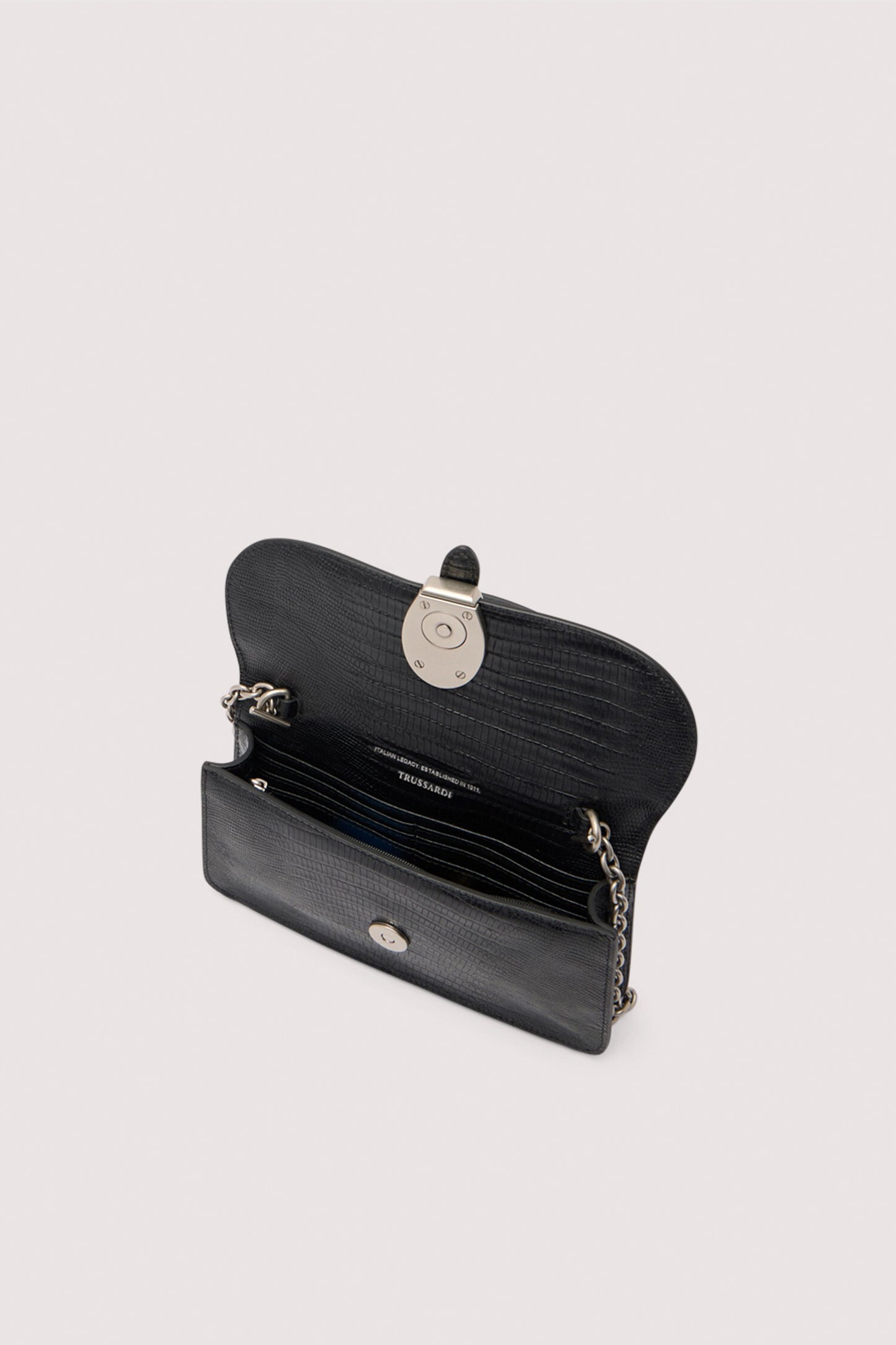 Portafoglio Velaria wallet on chain in pelle 3|749f08526fd4159608af3d6caa10eb92c9e17117e5bb45c5724c07d5a12ee4bd