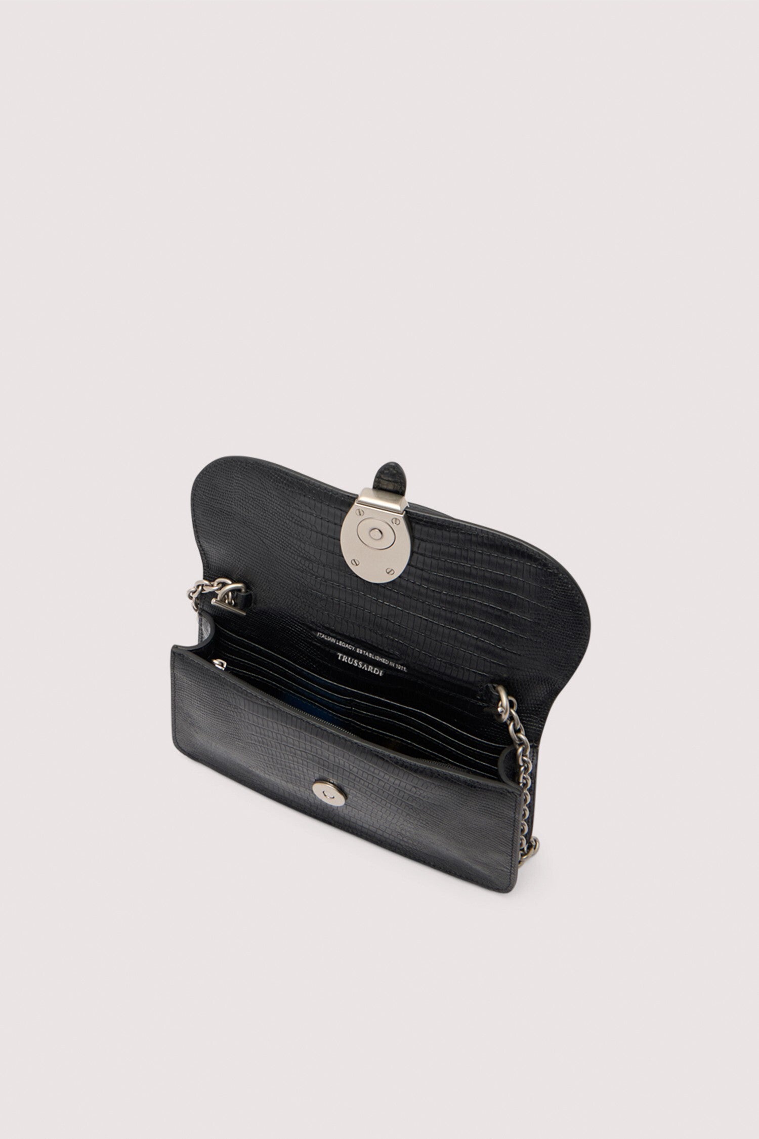 Portafoglio Velaria wallet on chain in pelle 3|749f08526fd4159608af3d6caa10eb92c9e17117e5bb45c5724c07d5a12ee4bd