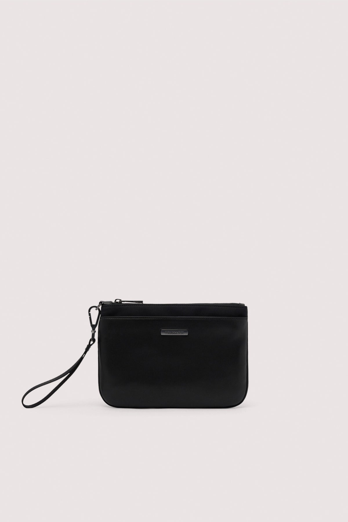 Pochette Travel con zip e polsiera in cuoio 1|1d8b4070dc7c645ea2b16631d6f88ecff69eee819febd06401fe875e25d68a33