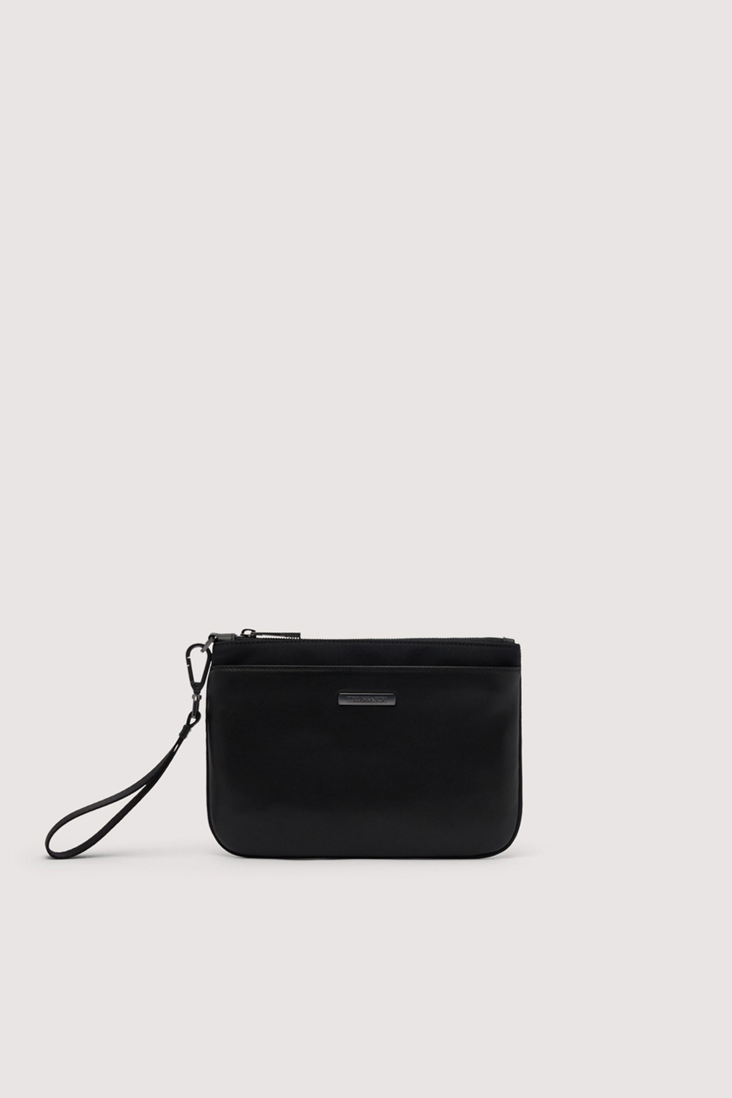 Pochette Travel con zip e polsiera in cuoio 1|b2dc21b4236455c2f6227a9af56ca389fe4e5c9235fb2a1063b421d61f0fef53