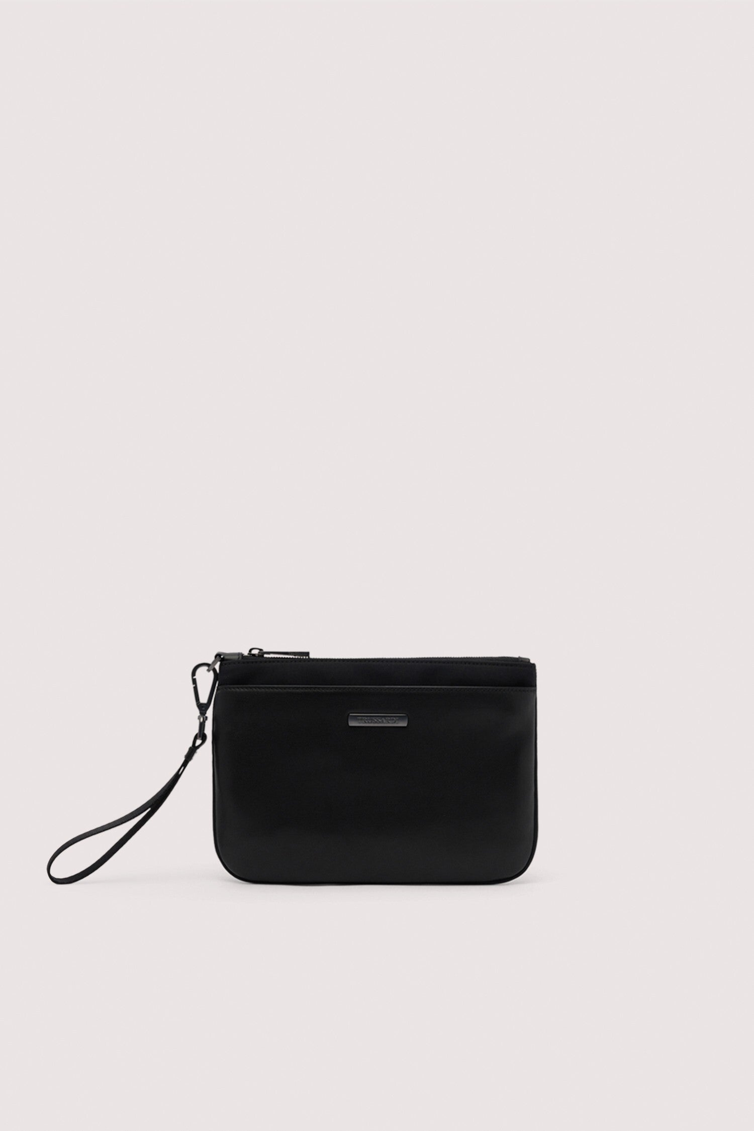 Pochette Travel con zip e polsiera in cuoio 1|1d8b4070dc7c645ea2b16631d6f88ecff69eee819febd06401fe875e25d68a33