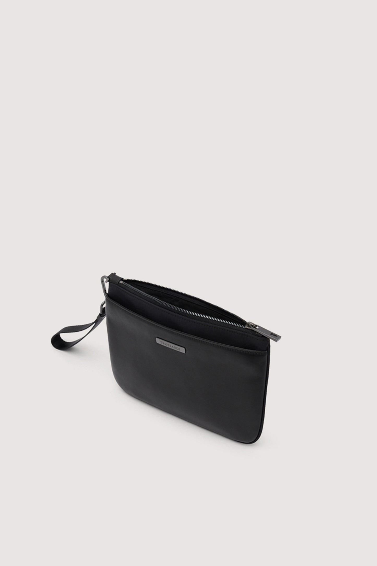 Pochette Travel con zip e polsiera in cuoio 2|192dbdb865a01aaa6cbe9b4282c71fa7d5875d4d2edf1d1fe2c17b28039b7ab6