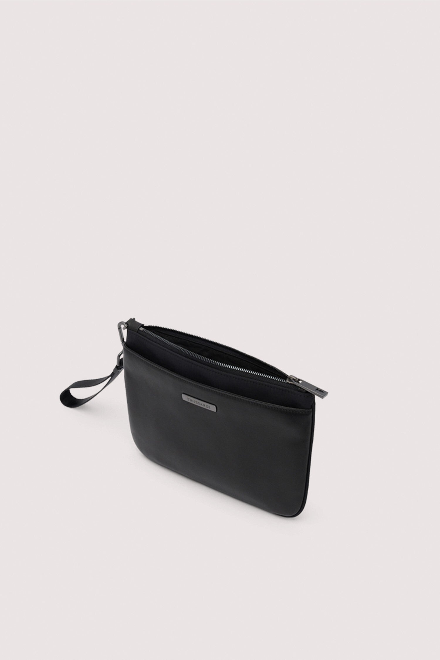 Pochette Travel con zip e polsiera in cuoio 2|f6ba727c0238eb6b28bd4cf33777edc9ed8c8ca5404d40a847cc0a20dfd8442d