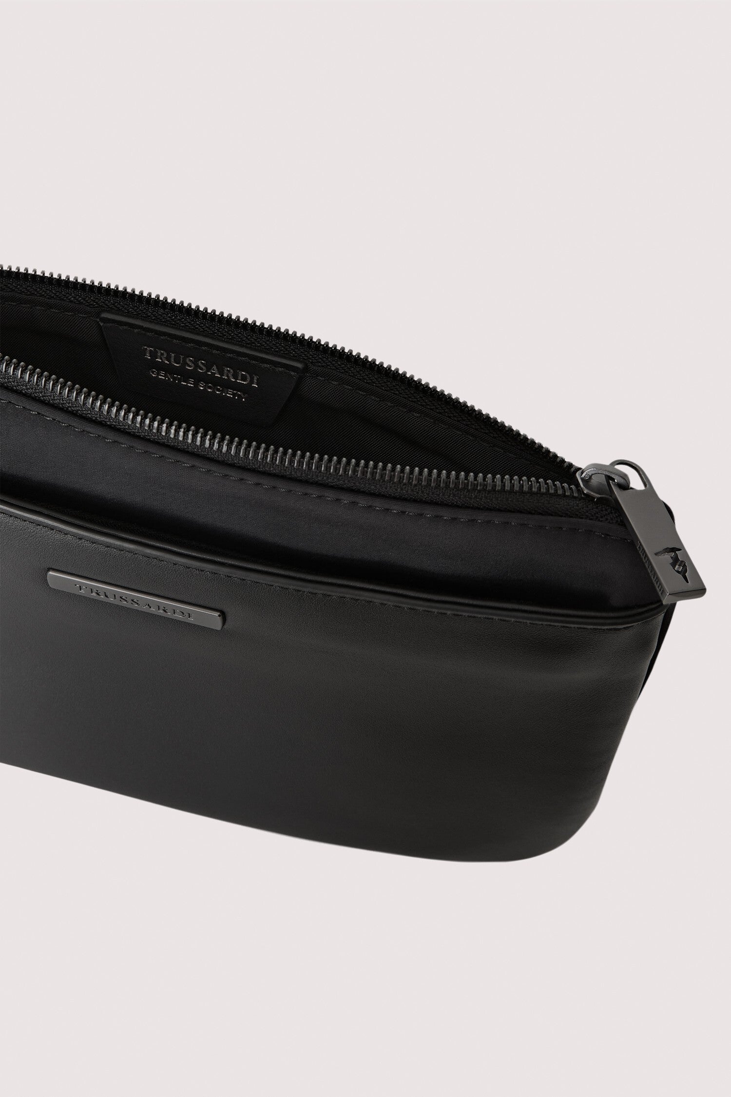 Pochette Travel con zip e polsiera in cuoio 3|18ef76fadac642415ecd541854be794ae4e2e48002601f7ac6c1e31fceab4fcc