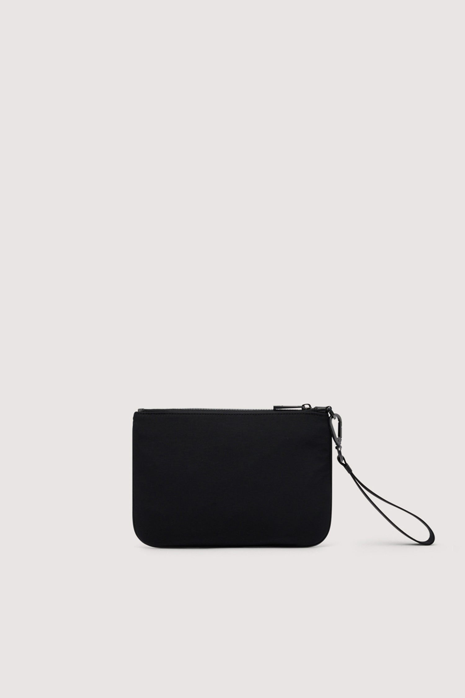 Pochette Travel con zip e polsiera in cuoio 3|a3013c599cafaaf58750b9064dcbe077c675926aef60e6948ee49ac563c8affd