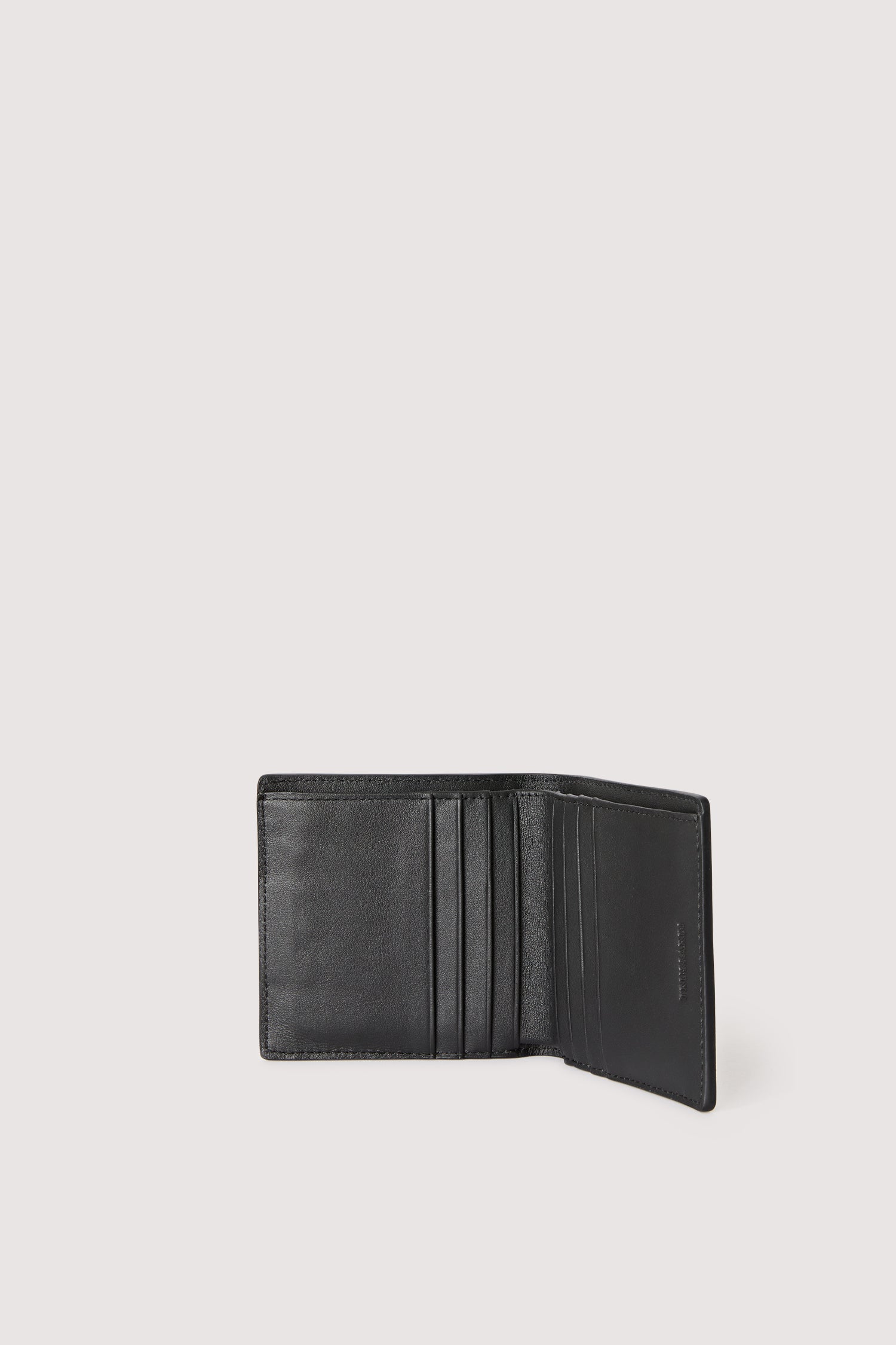 Portafoglio Travel bifold in pelle 7|79c1ebcb7545f9a2678fc3c534f059dc400f3b37765e0dd5b59b1ca3c960ab6a