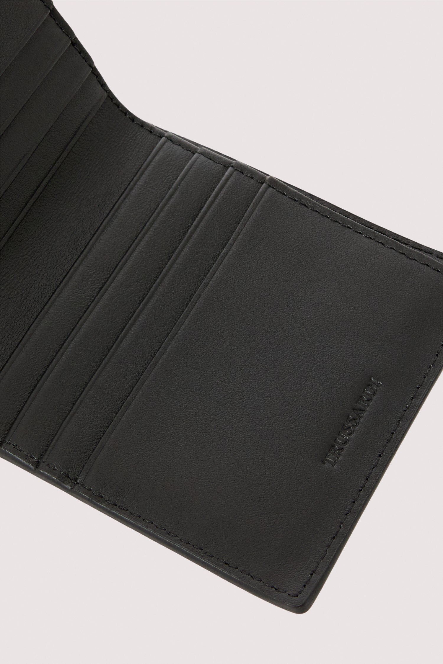 Portafoglio Travel bifold in pelle 2|30db97949509965c6c35716137a4921a6f3a3caf3402ed27bd3b9d0f189f6d7c