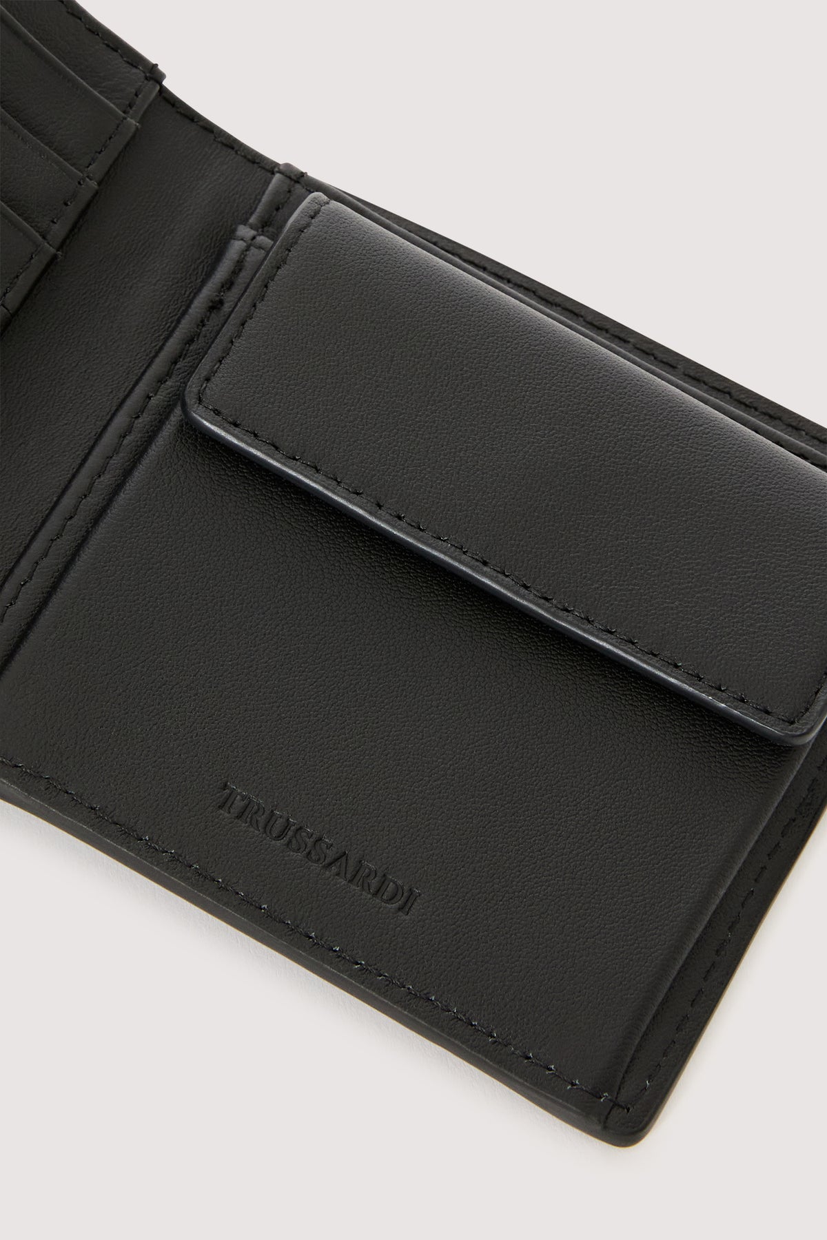 Portafoglio Travel bifold in pelle  6|f427ce08e3fbf0b752094618303f9d1472e9f99d4e587024ddbec272b6154ea3