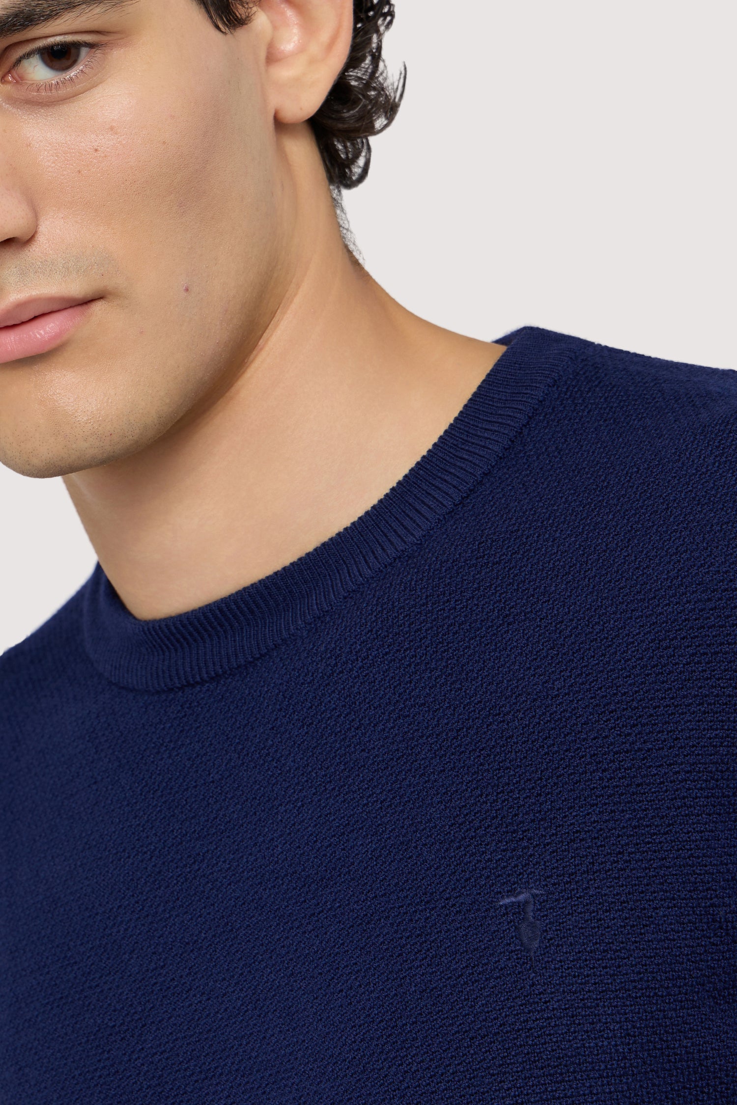 Maglia girocollo in pura lana piquet 3|2947d582ec91ca13501e982e149bdcf4edc2d398918ec6197468da8569c6e299
