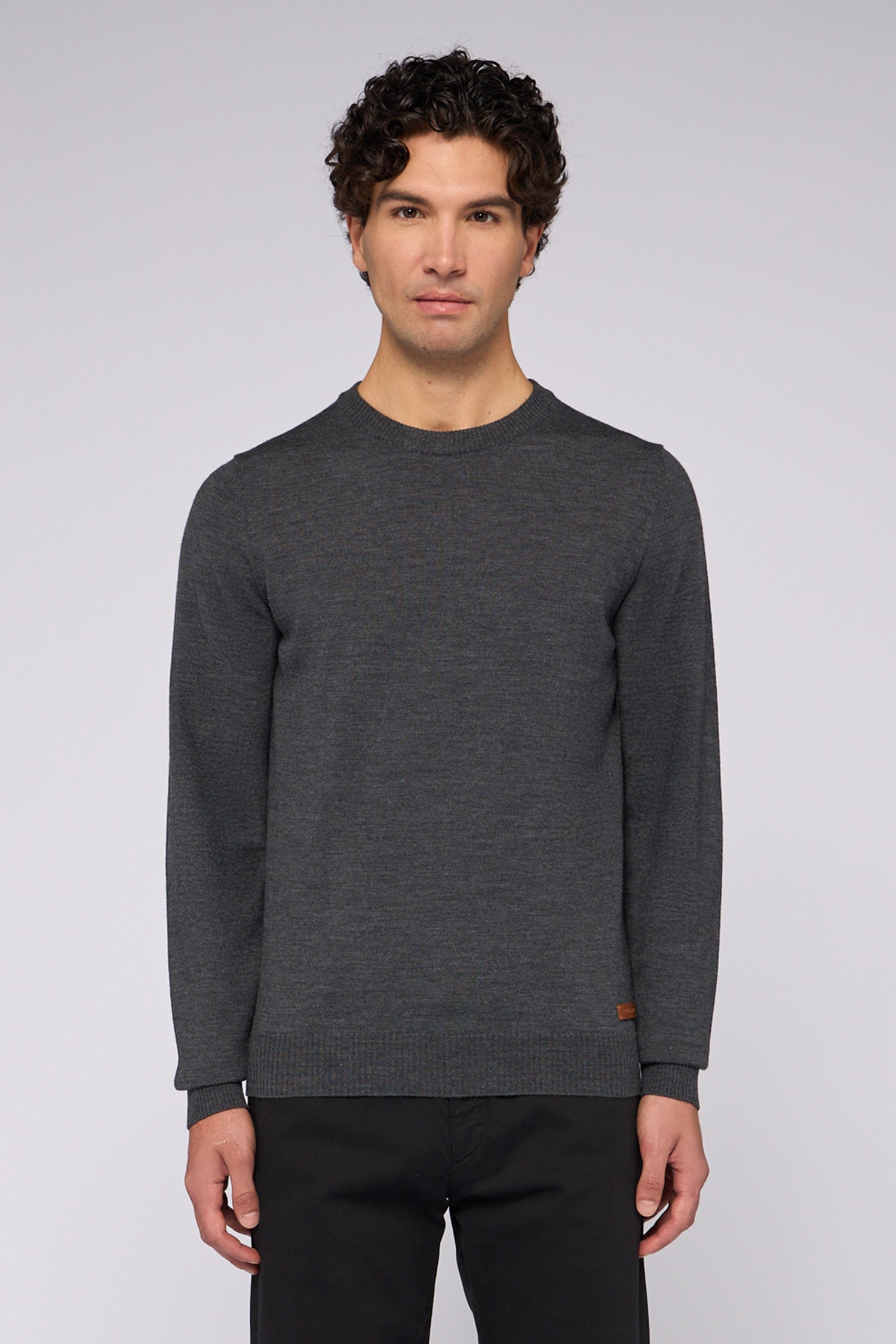 Maglia girocollo in pura lana 1|01fb1139aaac9768696a4c980c6b435fa21da370aa3cc71ccda1935259ed367e