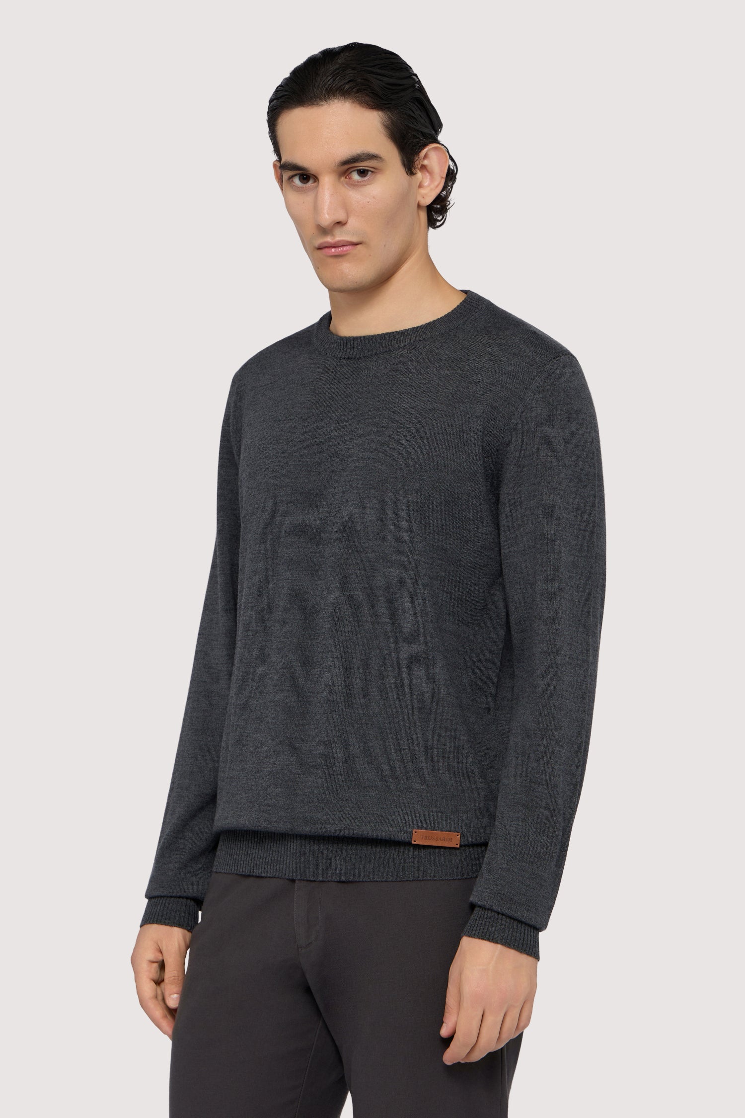 Maglia girocollo in pura lana 1|01fb1139aaac9768696a4c980c6b435fa21da370aa3cc71ccda1935259ed367e