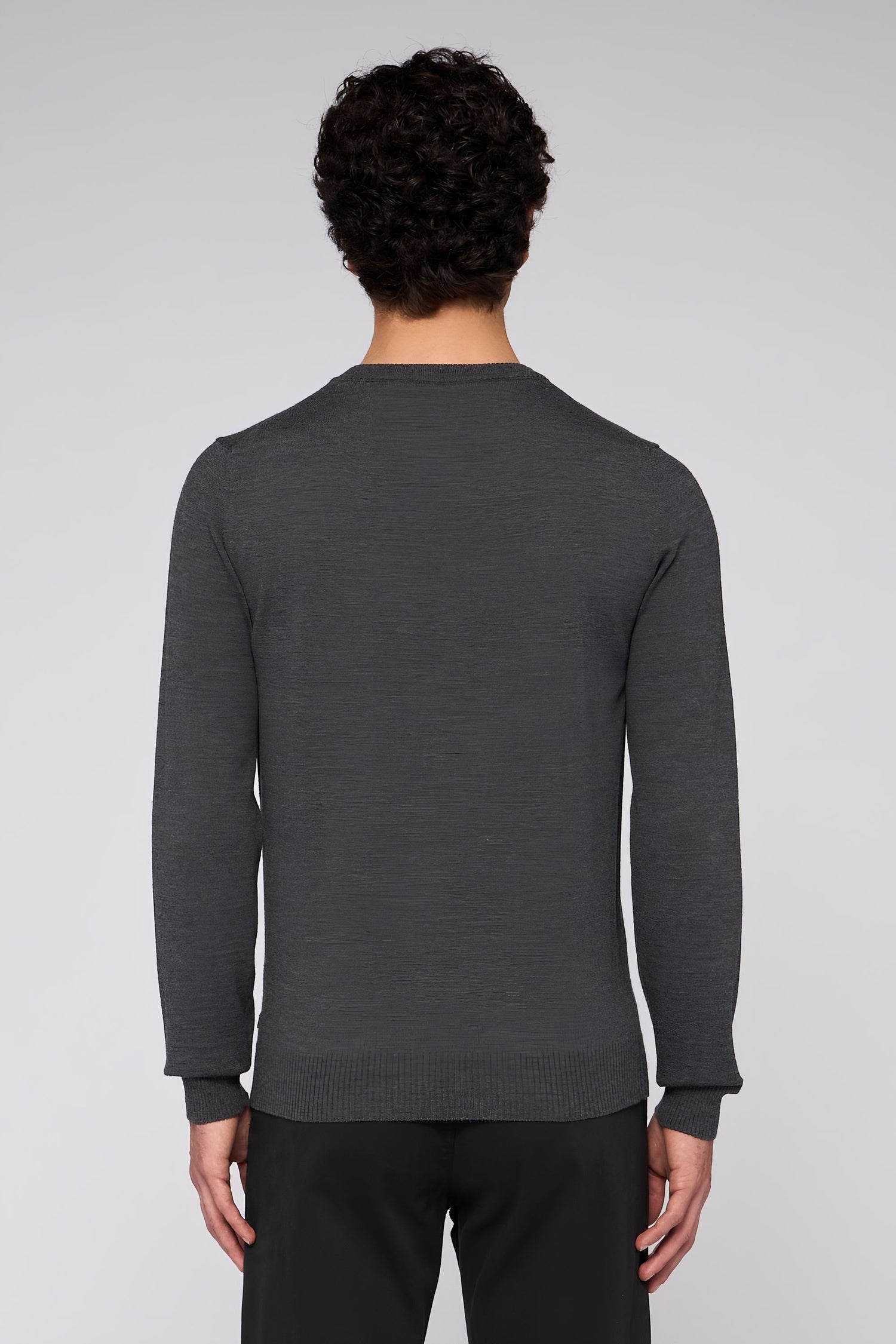 Maglia girocollo in pura lana 2|3c6e18983d2b2f1b885c5445545fe0ced392f4e3acf1f6a6323f296f639de73c