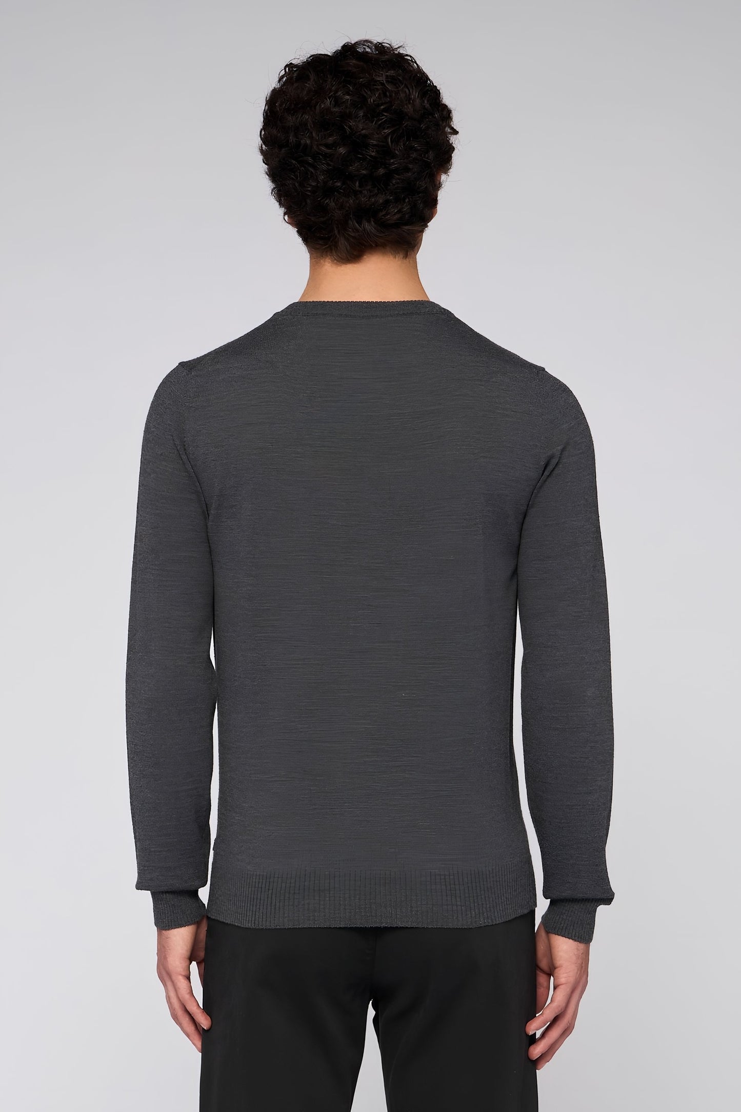 Maglia girocollo in pura lana 2|3c6e18983d2b2f1b885c5445545fe0ced392f4e3acf1f6a6323f296f639de73c
