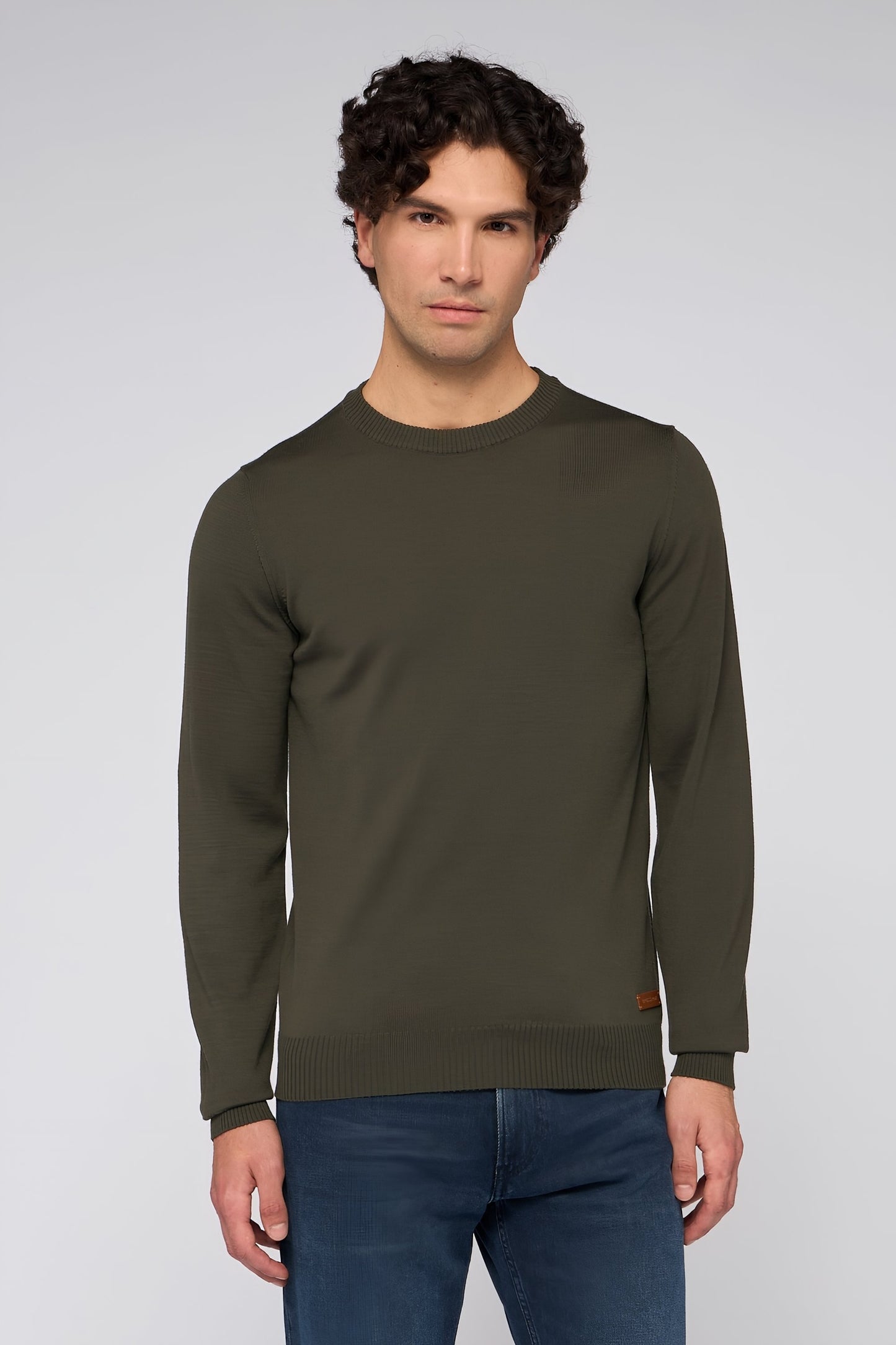 Maglia girocollo in pura lana 1|4d971b2185c93279bdc69c985204be0f116debe3a5f46ae9a67d6e9a1741f828