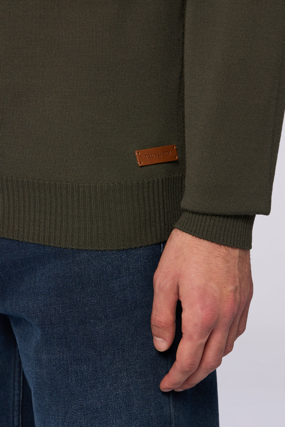 Maglia girocollo in pura lana 3|519bde39a47b669b9820074fb596e81b9ab98cb3921ae790bb94192b936968b6