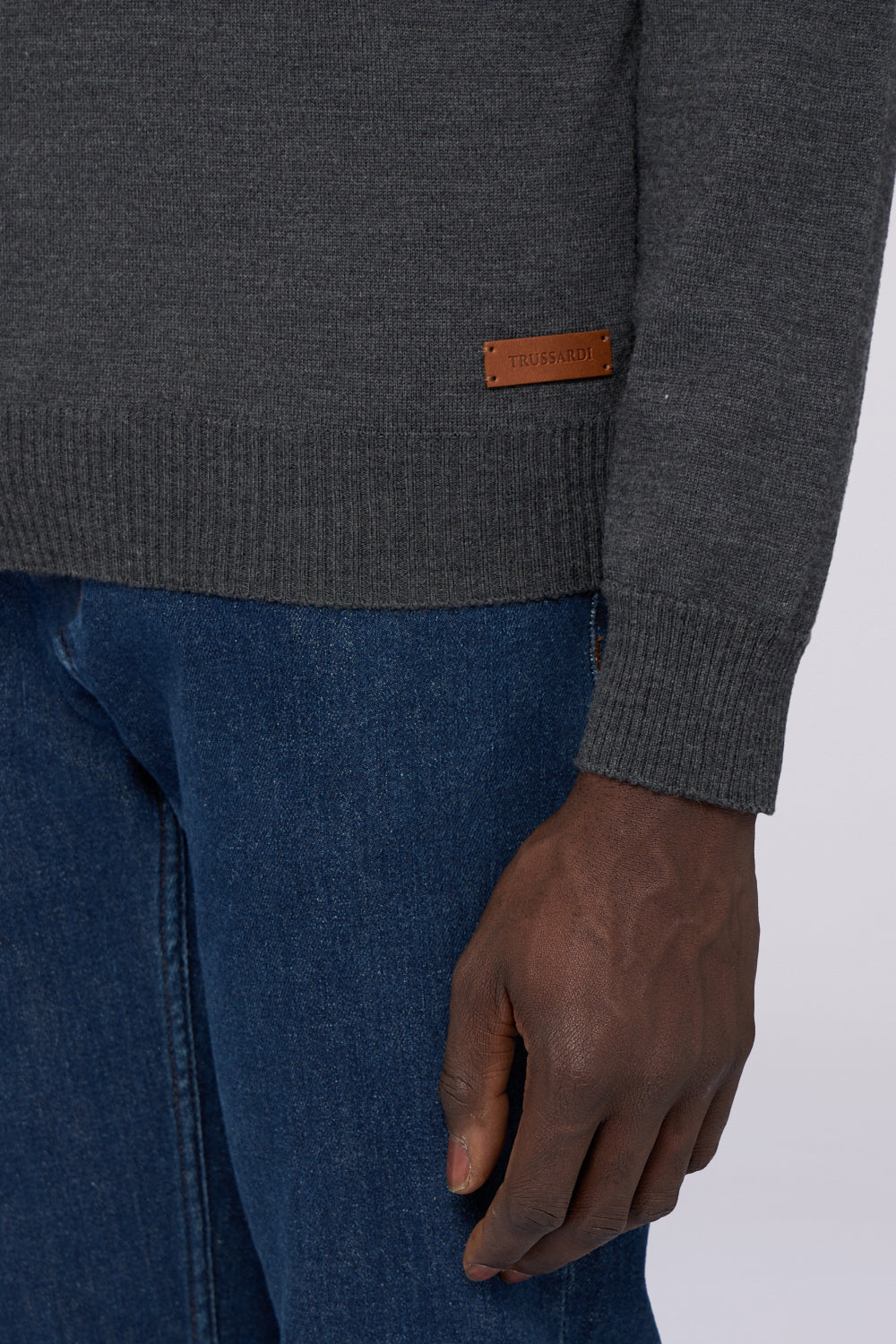 Pullover in pura lana con zip 3|831db07d80351247142530a42e8dbcae81ac3f30cb6fccdd9f8fb0c9d14df1bb