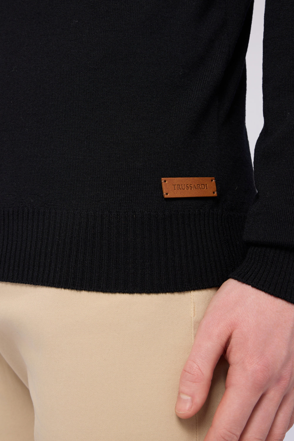 Pullover in pura lana con zip 3|6d51ef59e033de0d1c273fff310b1acab6bc8af7087f846c3ce2b4b1cc5d552e