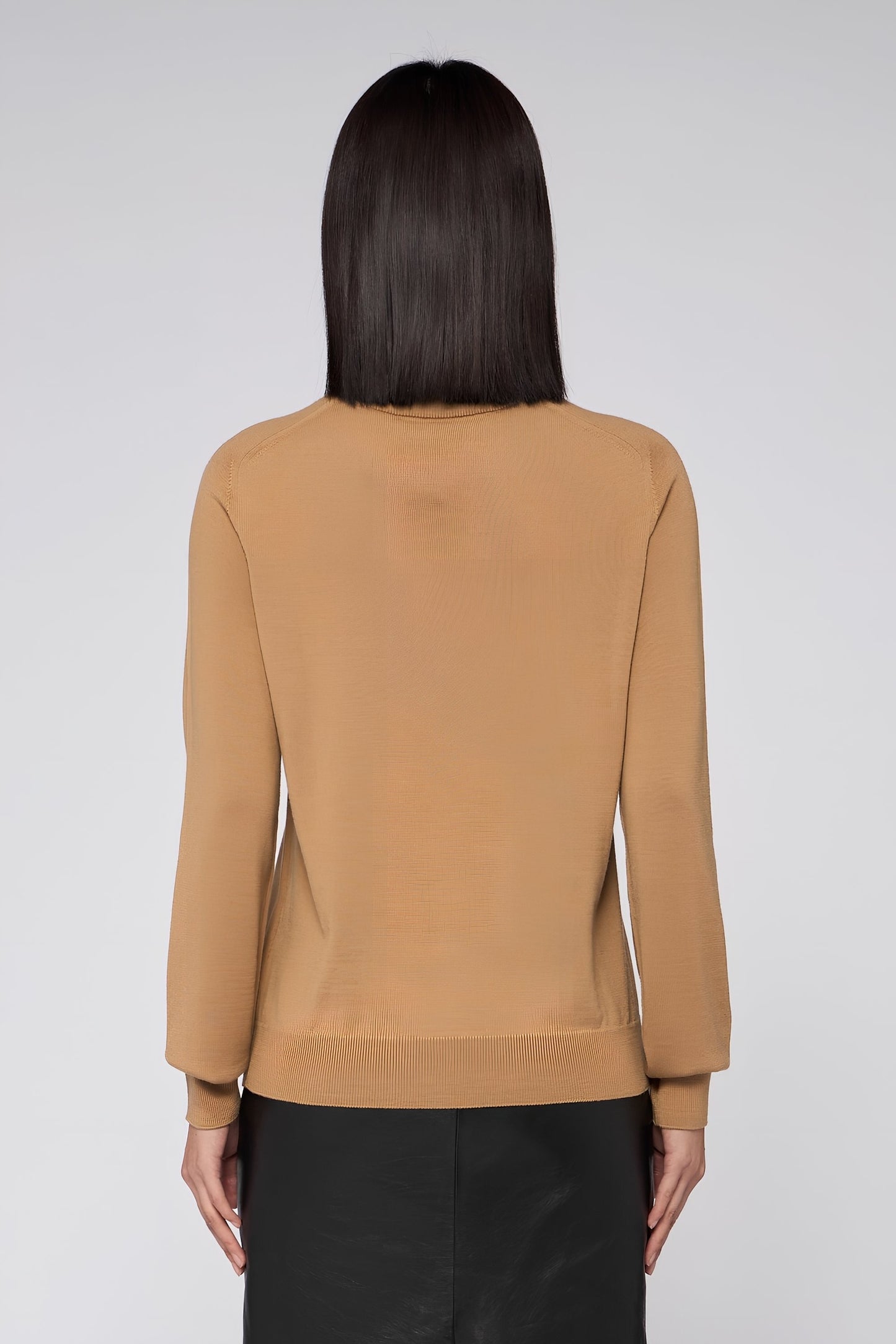 Maglia girocollo in pura lana 2|84a095ef52598ff039e9e13eff785d05f705f20490577796716cc03253d9d0da