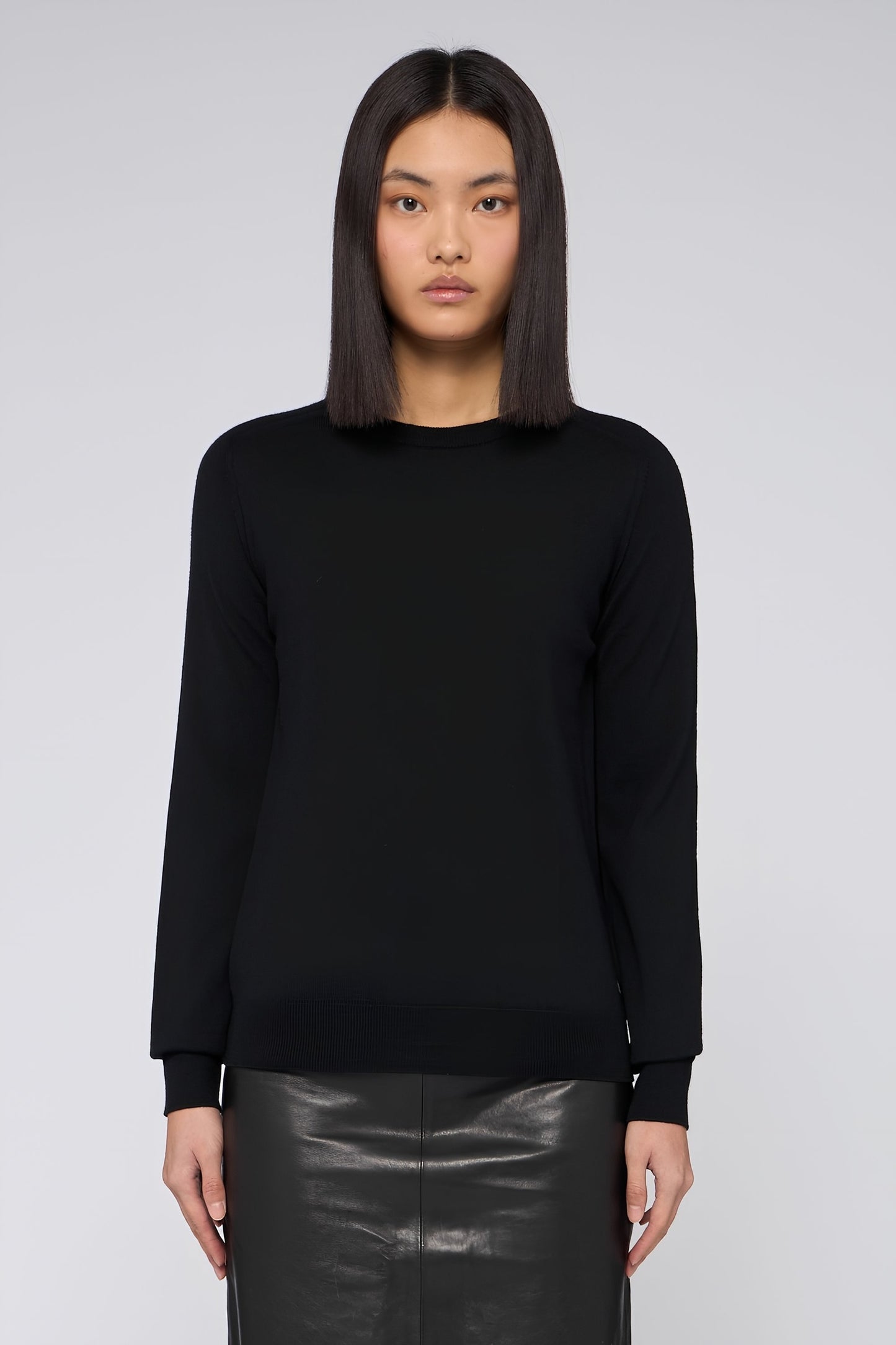 Maglia girocollo in pura lana 1|bb1d5511bbe5db46943d05987ca83ce6fff5330eb9e40f4c594f5d5299d82ff5