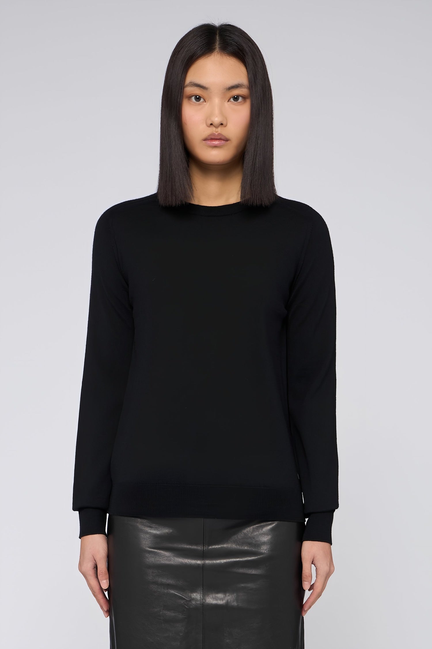 Maglia girocollo in pura lana 1|bb1d5511bbe5db46943d05987ca83ce6fff5330eb9e40f4c594f5d5299d82ff5