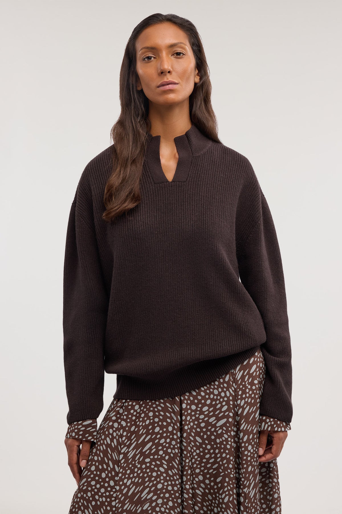 Maglia lupetto con scollo a V in misto cashmere 1|46bc760c85c93172ec8372c0384c4ac45cad4205d912297256cb11d012e49ae4