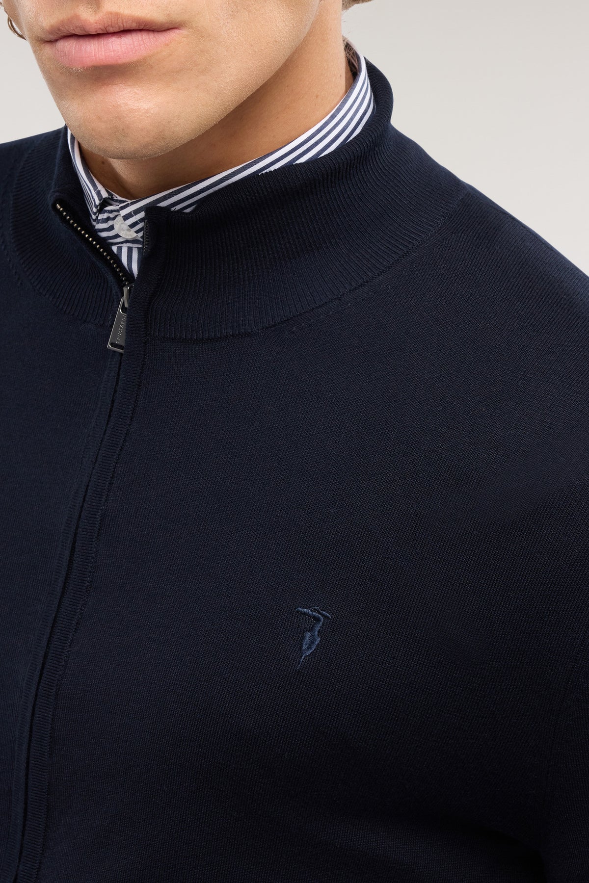 Cardigan con zip in viscosa stretch 3|74896b967e051e9e58866158b9aeef5b9c9ef8bbb6da5a777887272904ec3834