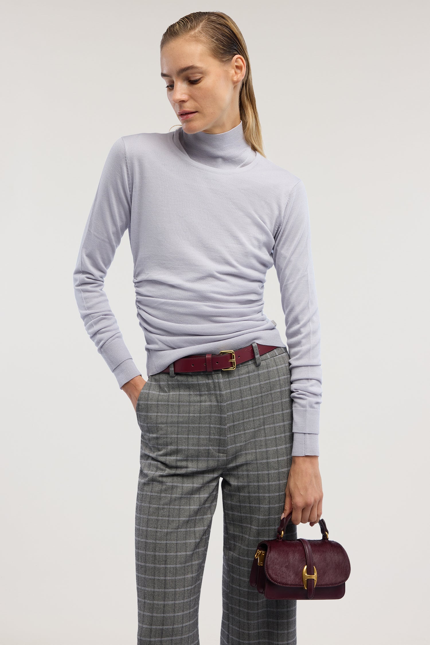 Maglia girocollo in pura lana con arriccio 5|7742da17211e73e1493f79039b48bb07513c00f9df009f4f7bc3e1c39c81347a