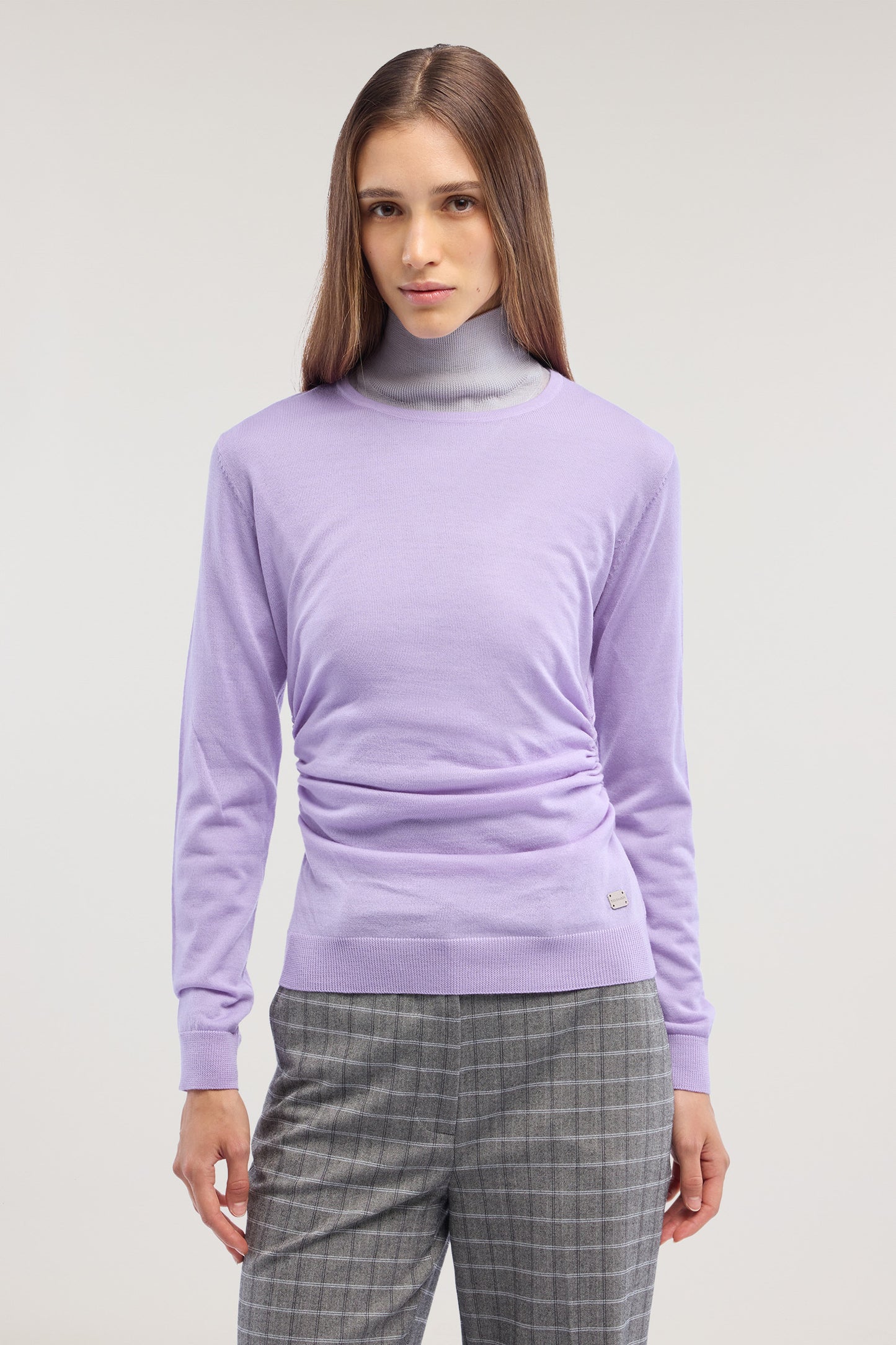 Maglia girocollo in pura lana con arriccio 3|1d95d074f250d41c40ea5bb3406fd6eae96a76afa1f56fd2d3666ef8bf977704