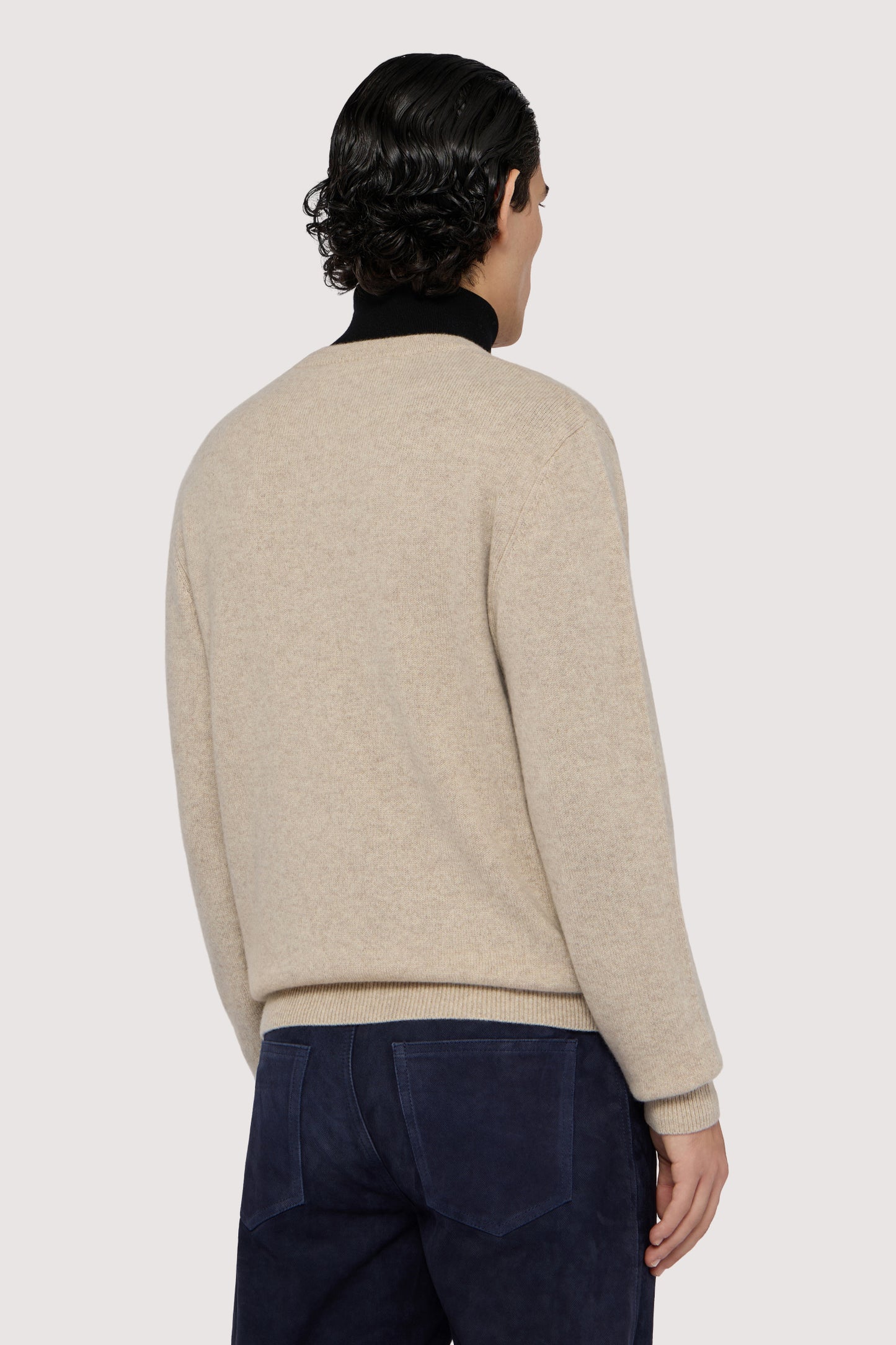 Maglia girocollo in puro cashmere 2|d99e9a8bb96322d36ba1b8f5d7b3c45990bfdda3b9d1c1e60a75d466e7893802