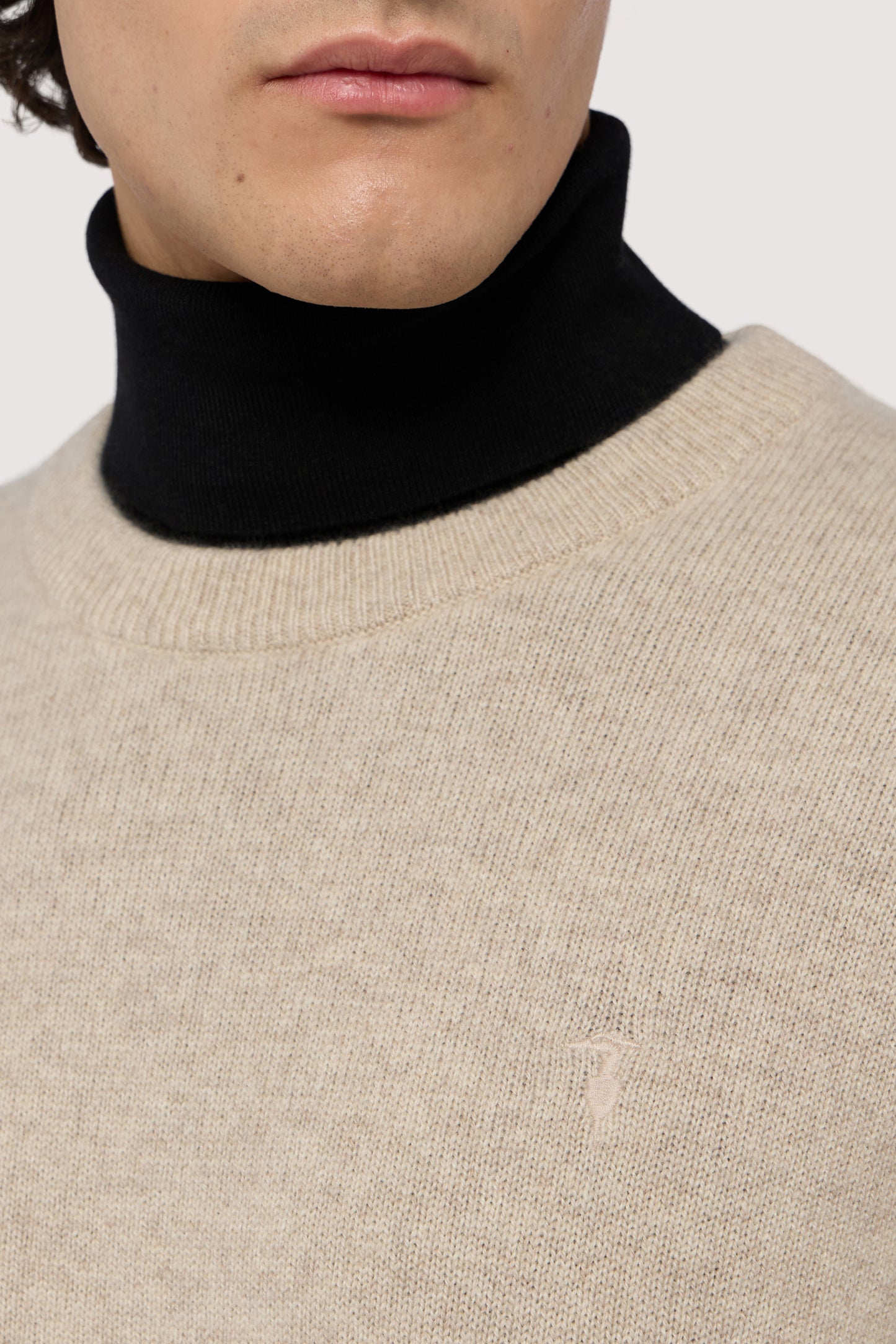 Maglia girocollo in puro cashmere 3|719c01f7ff265577c28068c5e99c79e145c808d1c3f6760462457b67c9acf9ff