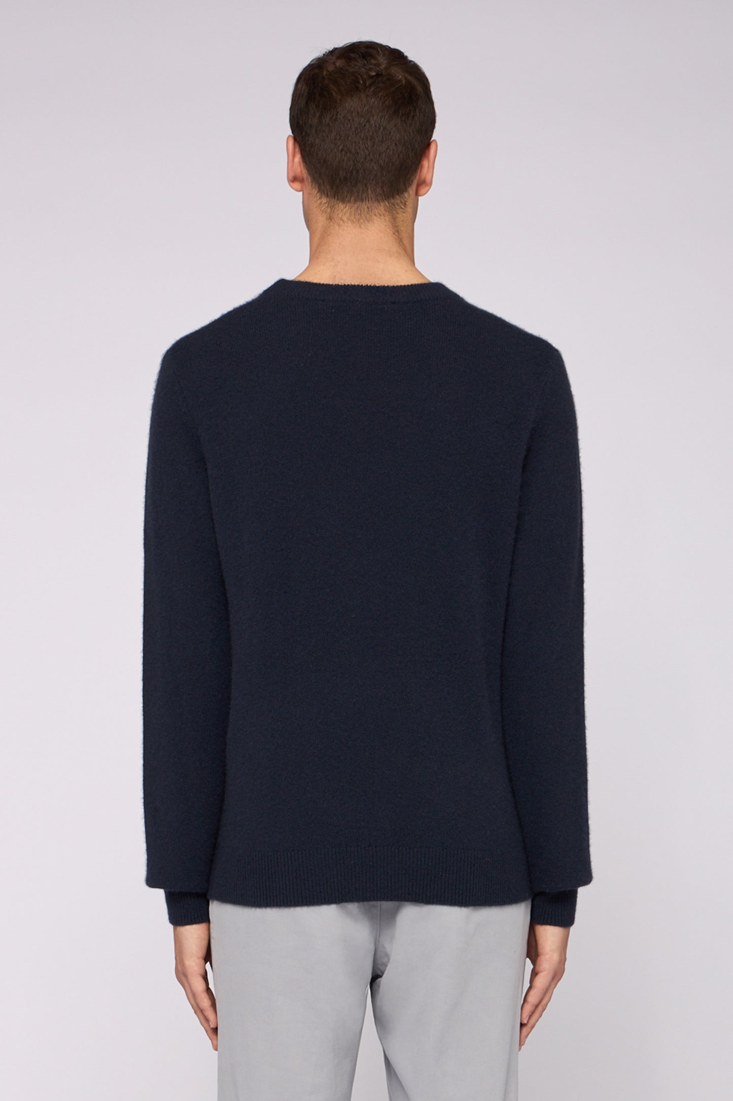 Maglia girocollo in puro cashmere 2|e5fe400e220d32ecbbdf61e413a96071a6c0009a96dffaee8a516a2819eda18e