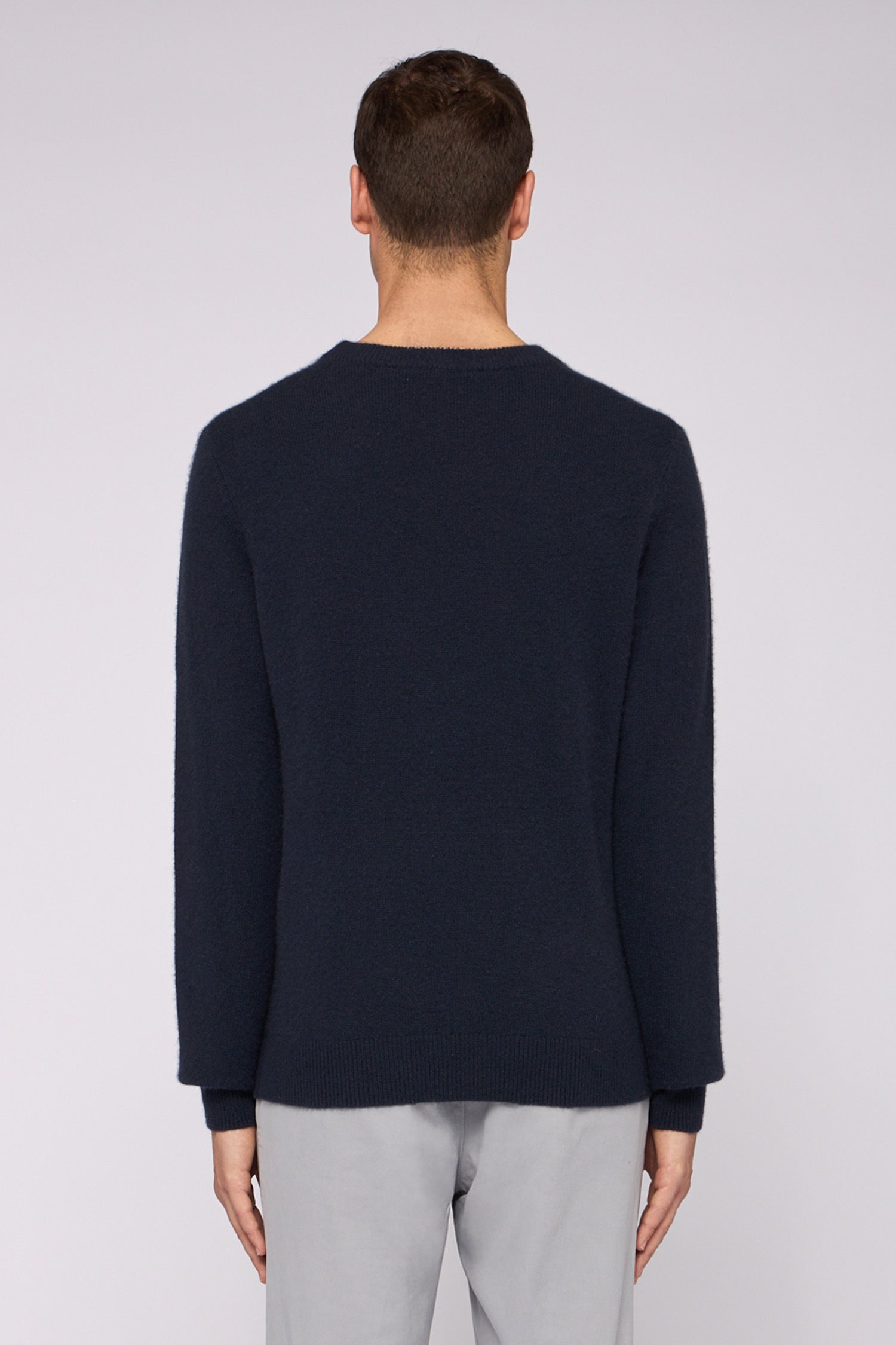 Maglia girocollo in puro cashmere 2|e5fe400e220d32ecbbdf61e413a96071a6c0009a96dffaee8a516a2819eda18e