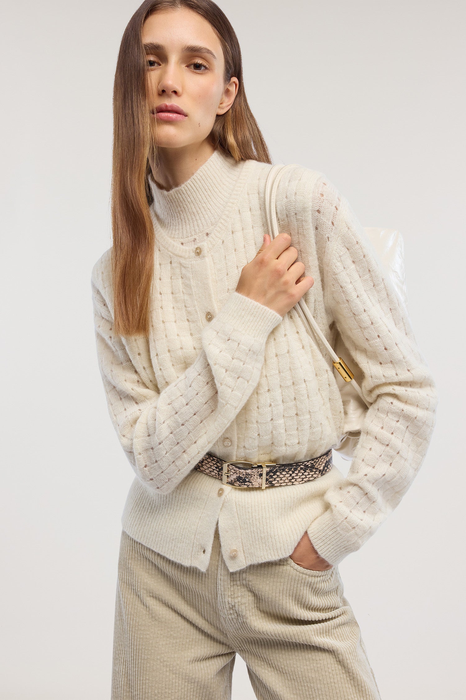 Maglia lupetto in alpaca e cashmere con strass 3|0f57c3468b3ef02a866b13157a3d6ee5b034200f5faca575d555f3d14e95caa8