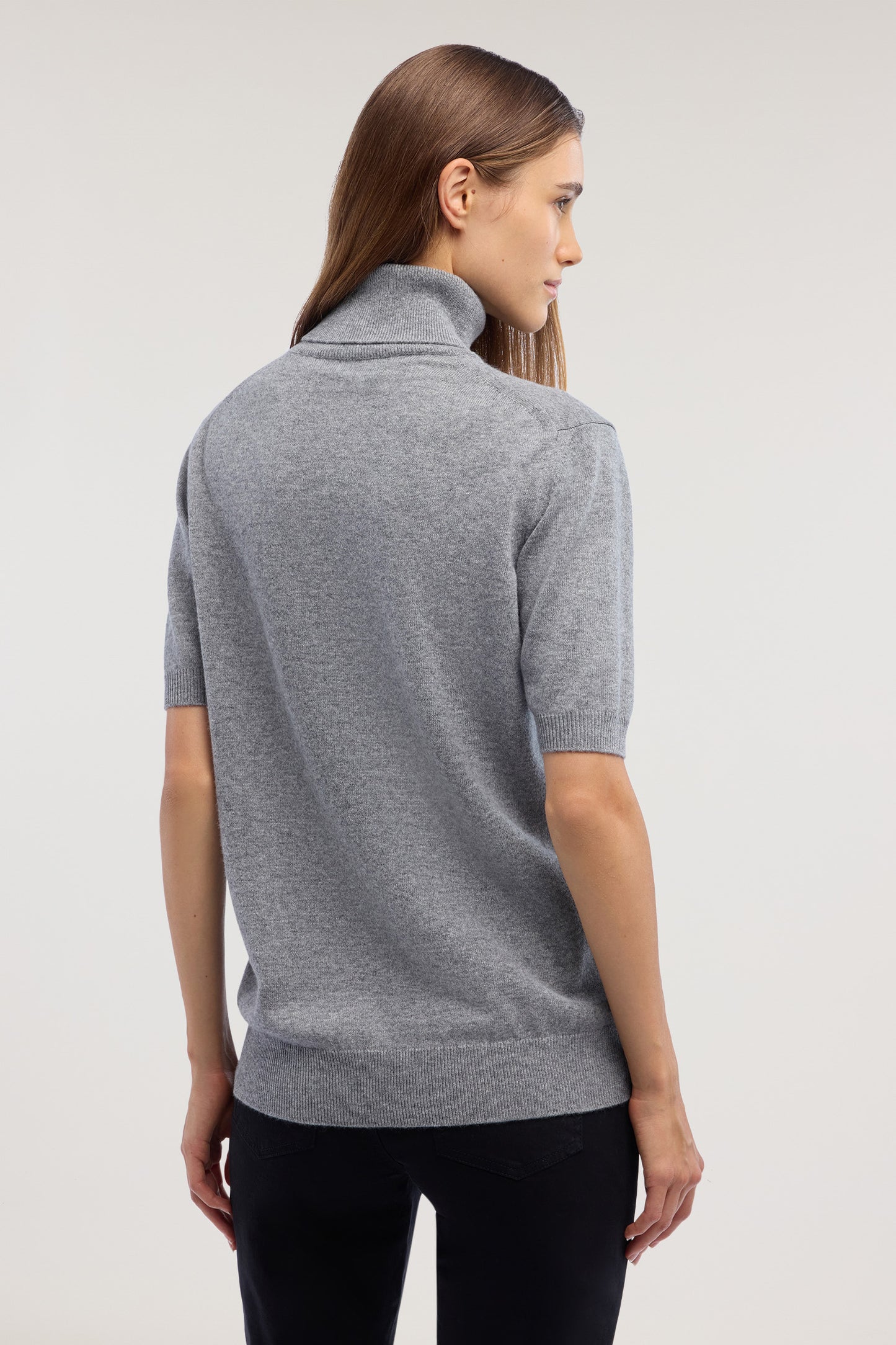 Maglia lupetto a manica corta in cashmere 3|0c5f07bbc7b020373e22b5f65b7a98e12a92538c75d83aa2c331405a86817cd5