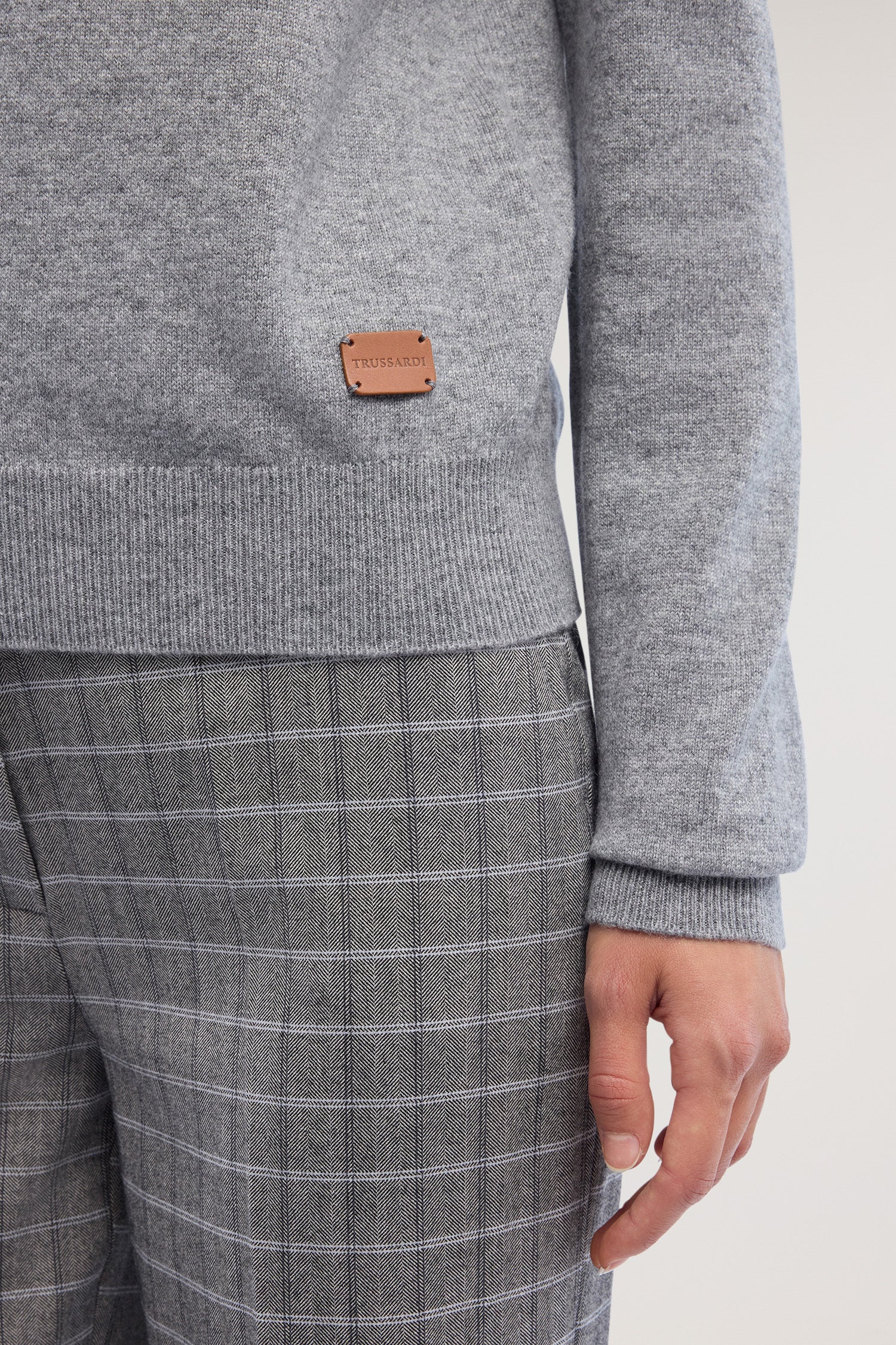 Maglia lupetto in cashmere 1|58a7a2eee38088a7f2127a4701bdcda12f3c59f586b087a0de880621229dd2ef