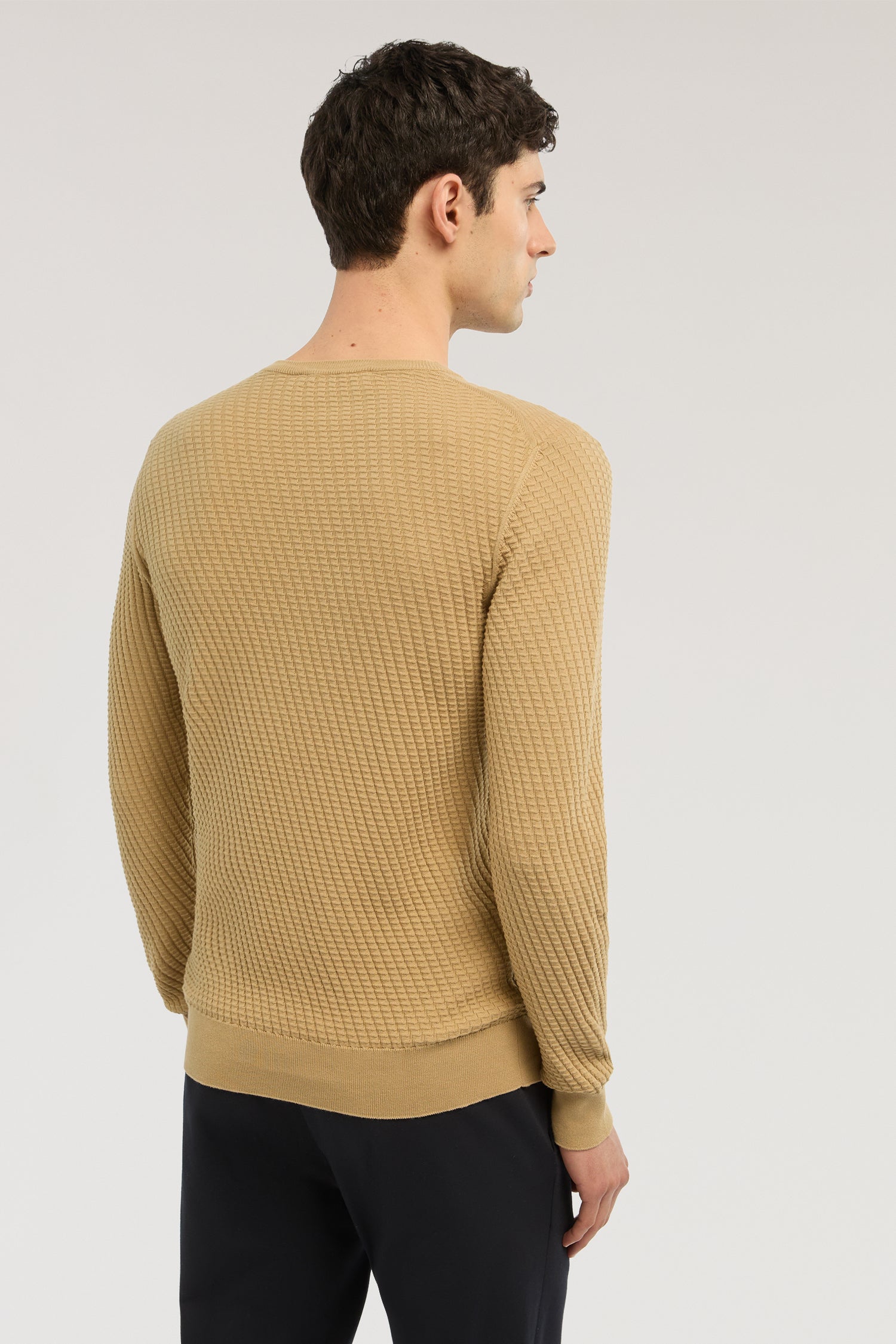 Maglia girocollo in cotone tridimensionale 2|ff0cc3cf55e44019535fe216dc25fe016a3a7a21ad944ef5818631f81c7a6540