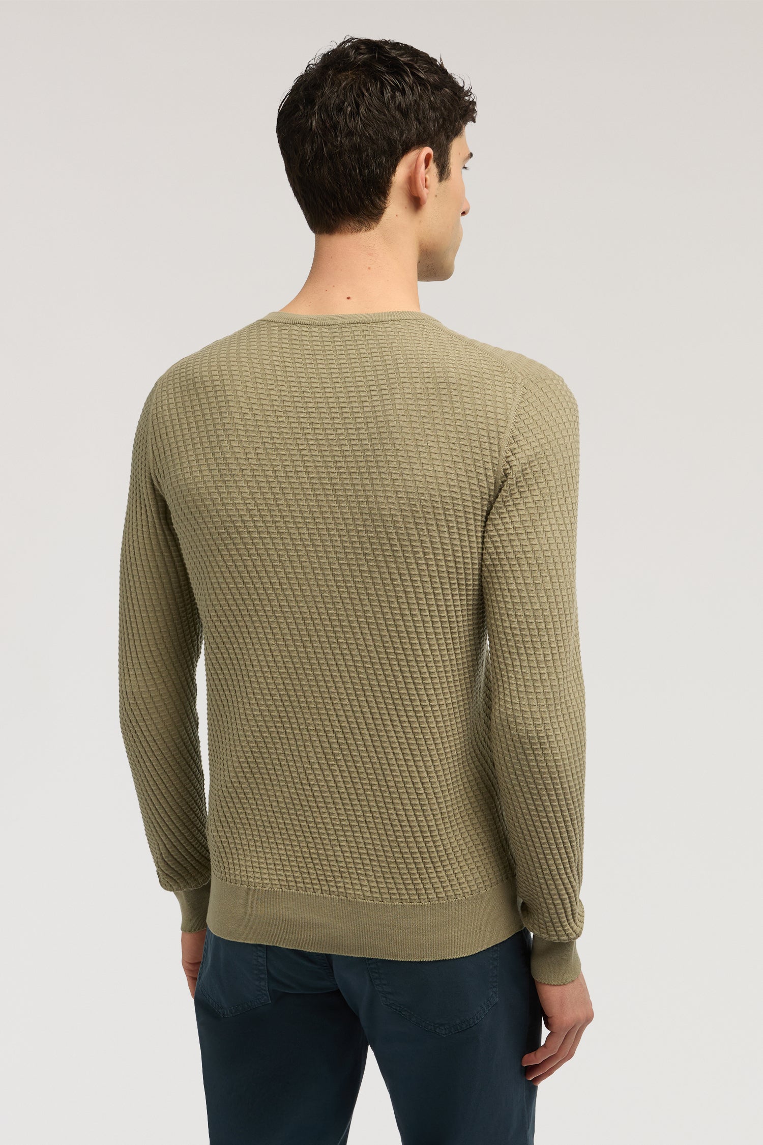 Maglia girocollo in cotone tridimensionale 2|dffbf478ce717b47296ded16aacd791be3d8829ad45139bc6279d254855bda40