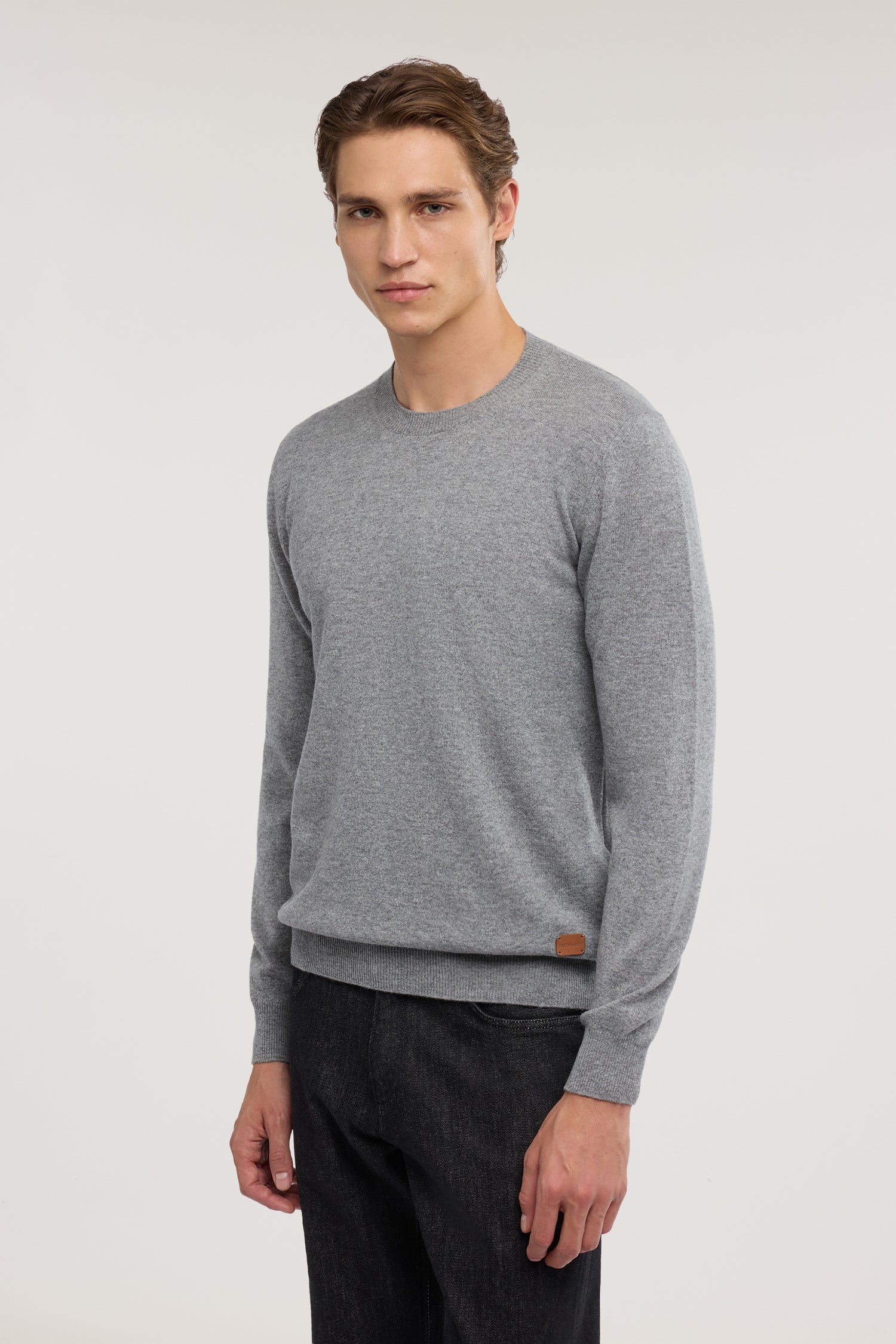 Maglia girocollo in cashmere 3|0156c4075b1f98da6272c5bcf8e27835f50e1a3923476985f0abab77b159c029