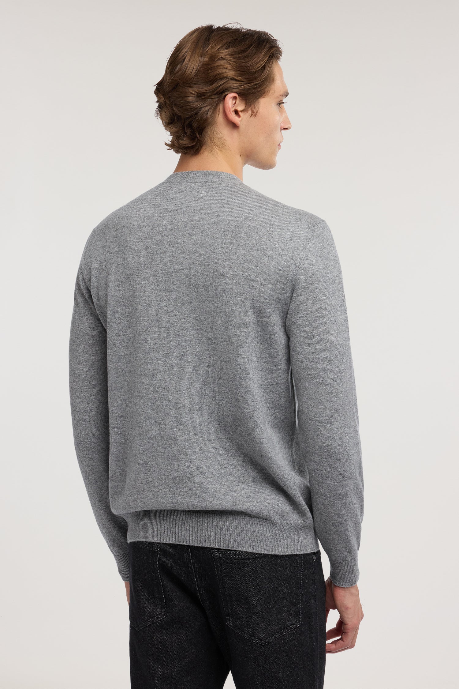 Maglia girocollo in cashmere 1|3f46ead3256b6f945bf97faf5ab2c36d02091e476271bda7f86502abb1d7a1ba