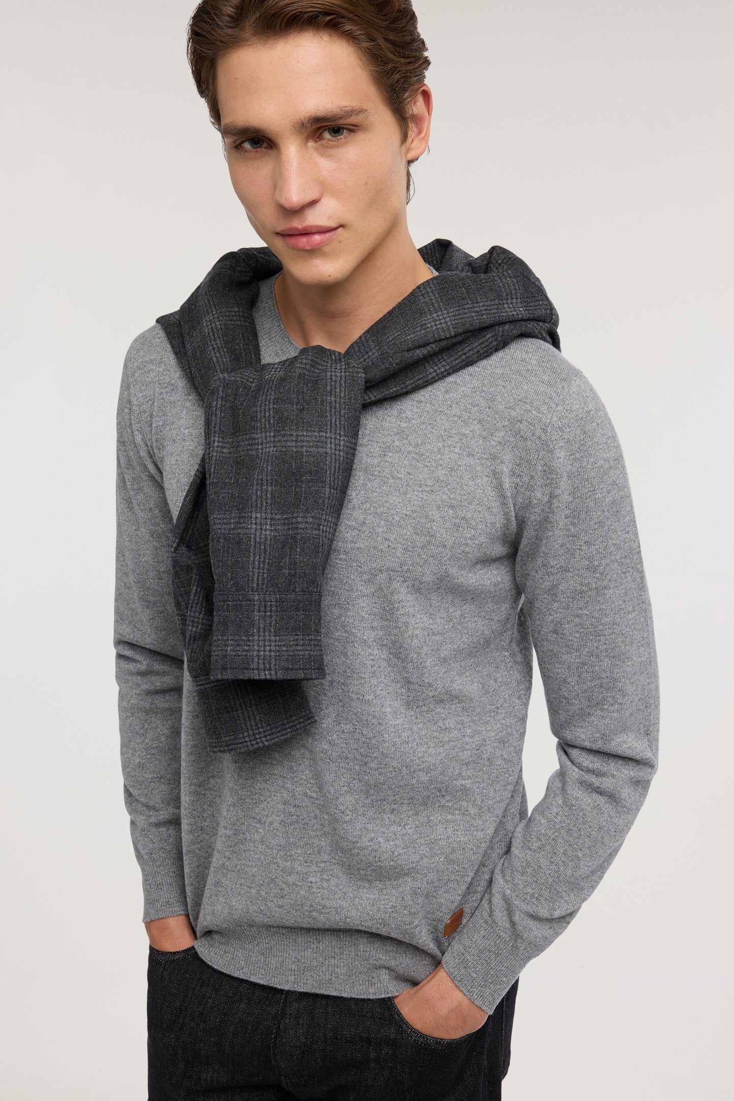 Maglia girocollo in cashmere 2|f2e1af255cf3804d6feb0b82d62e1e7f6d7c00ef6f1a59f85175f17848e40ac2