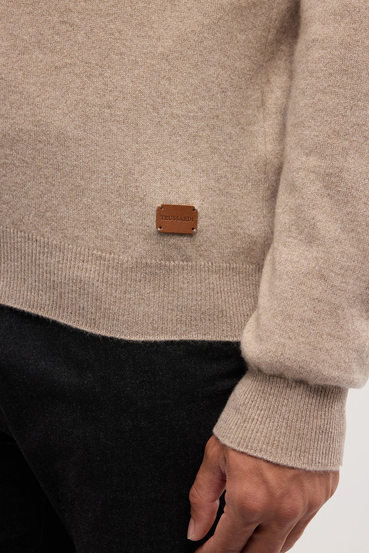 Maglia con cappuccio in cashmere made in Italy 3|f81c6ce33269cc8bf78d2bd3c0ef63f495eac29f3b58d643be264bf2eab111aa