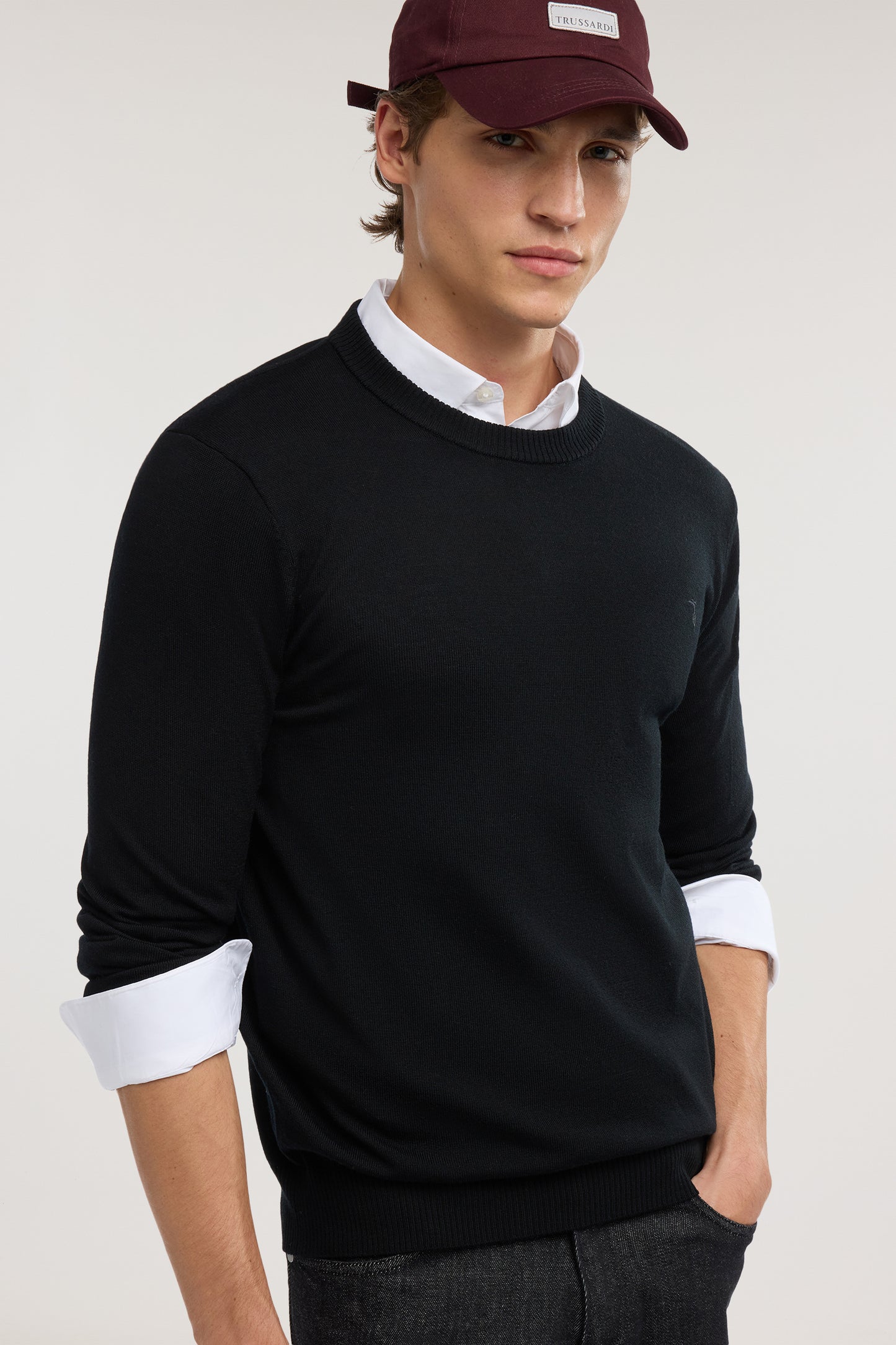 Maglia girocollo in pura lana con ricamo 4|3f4297e2449492ae12c6b66a8937b858307eee182796d13cc973790d186bdce8